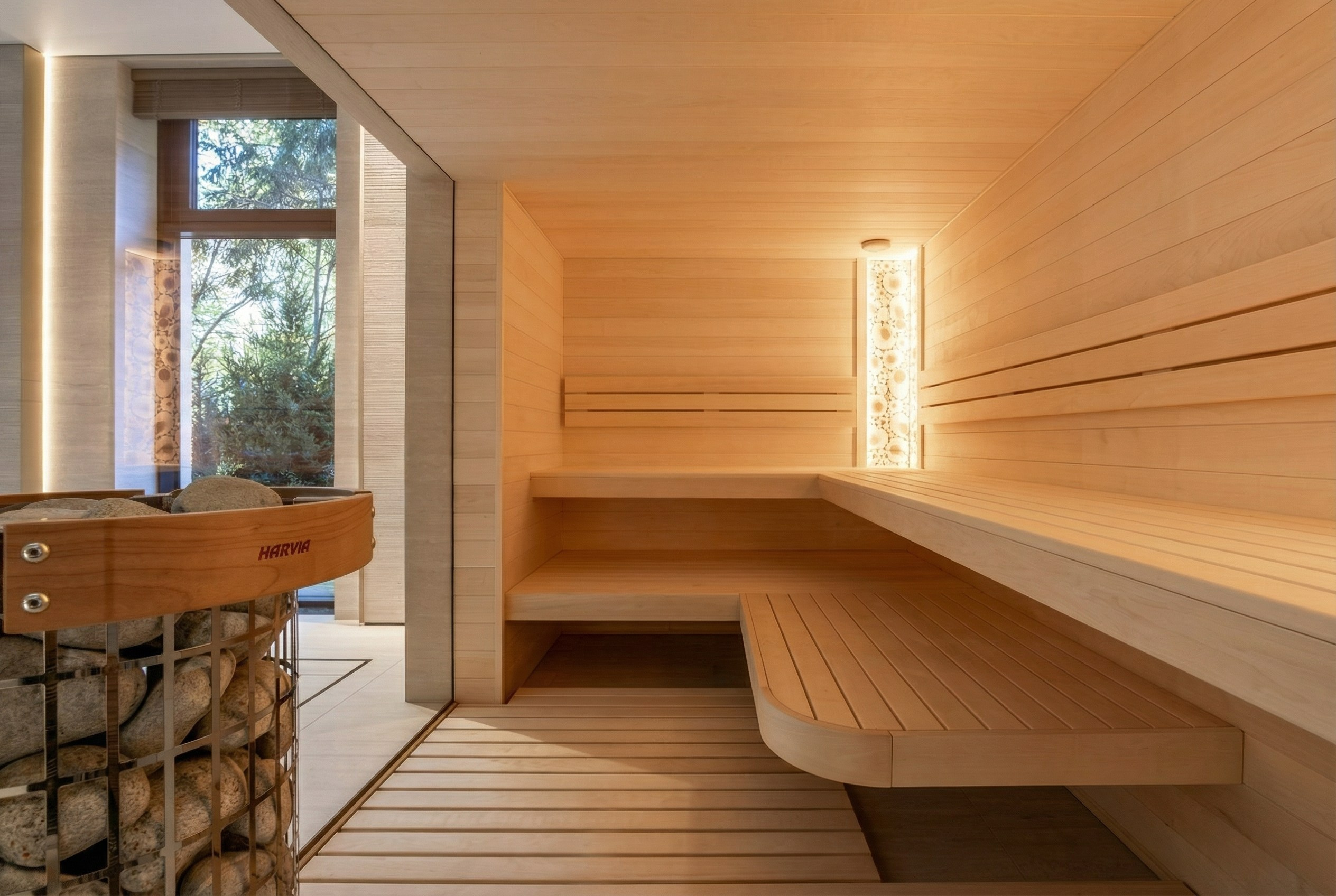 Современный интерьер сауны с панорамным остеклением, парящими полками из кедра и печью Harvia, проект Валерии Котович в резиденции 1240 м².