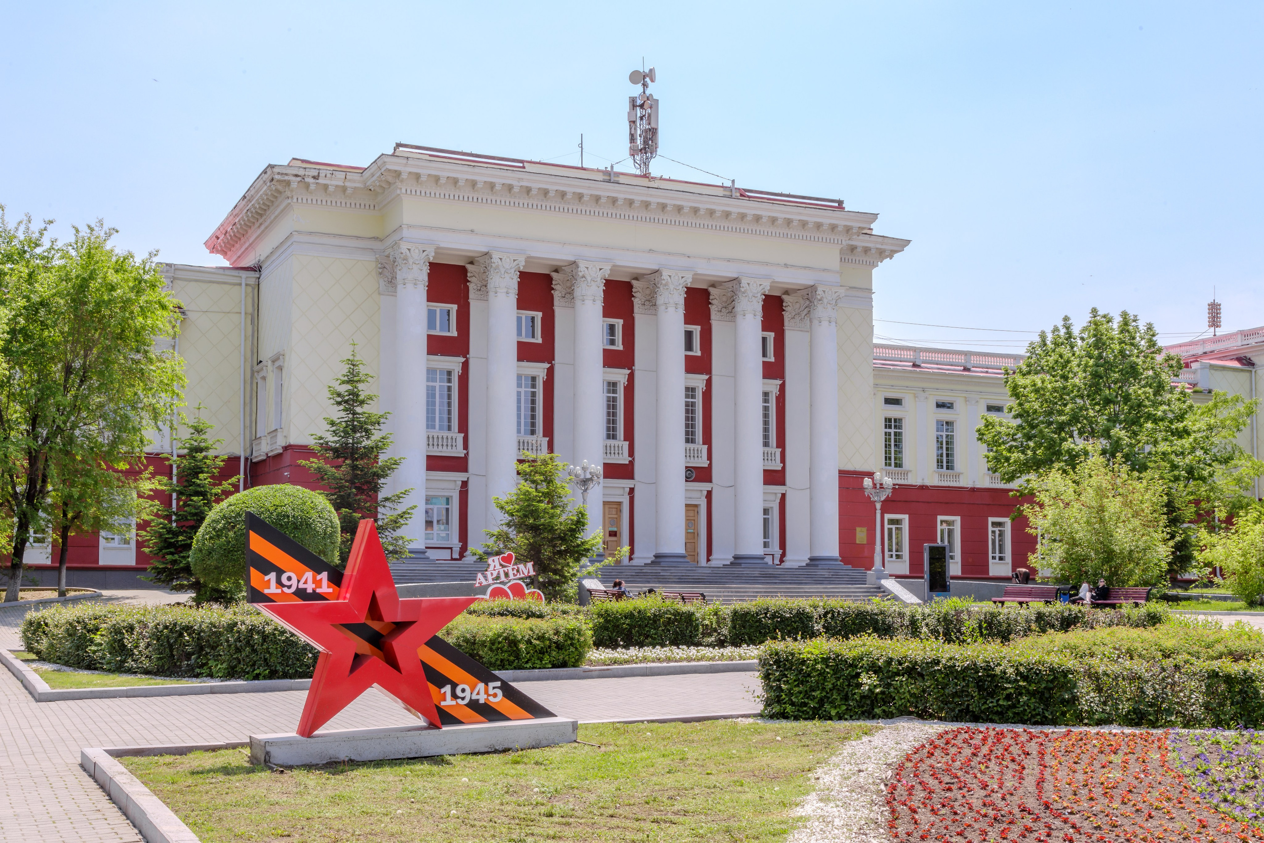 Книга г. Артём. Фотограф Антон Клейнос, Владивосток