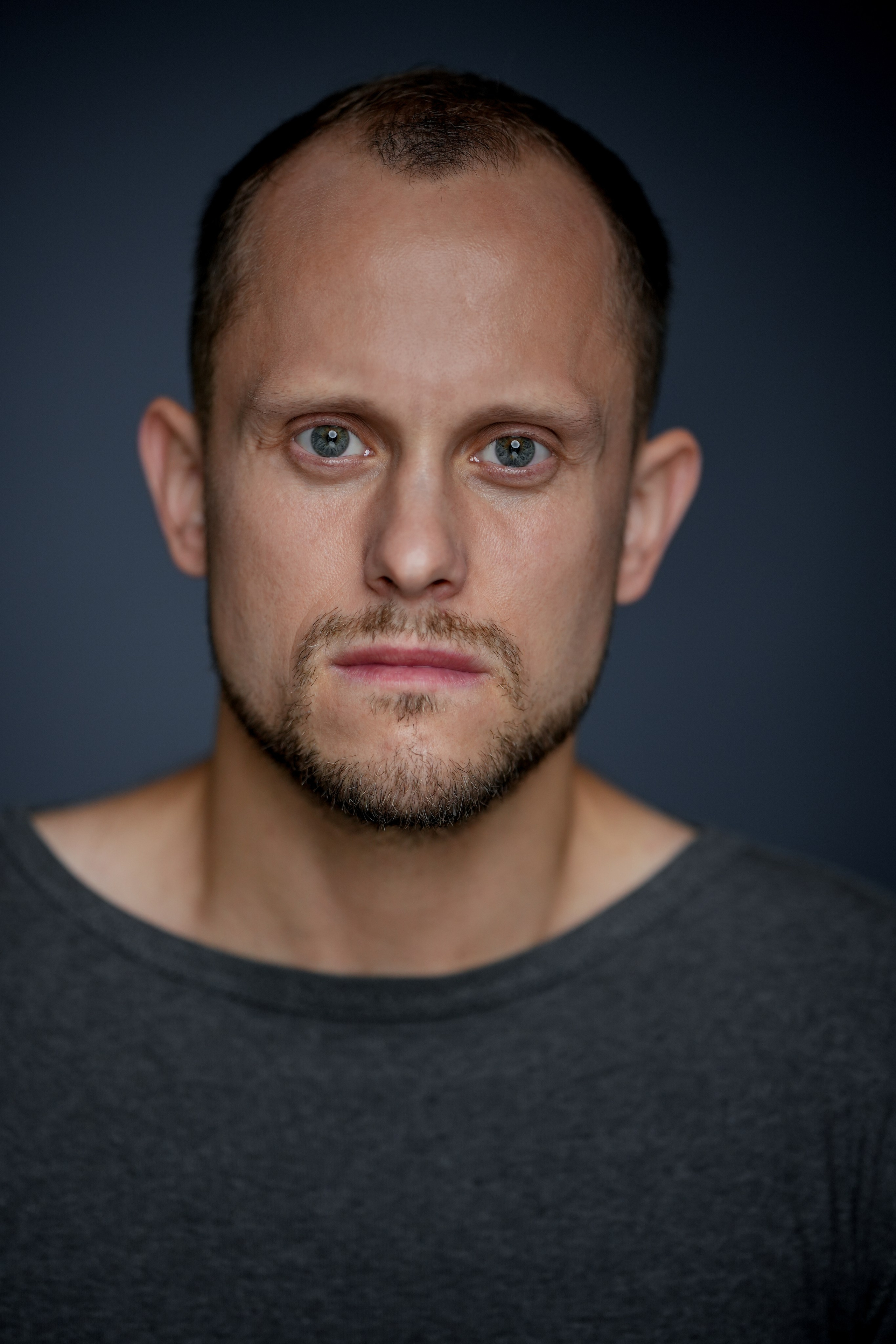 Актёр Роман Якимчук. Портретная съемка в Москве, студийный фотограф Игорь Фомин