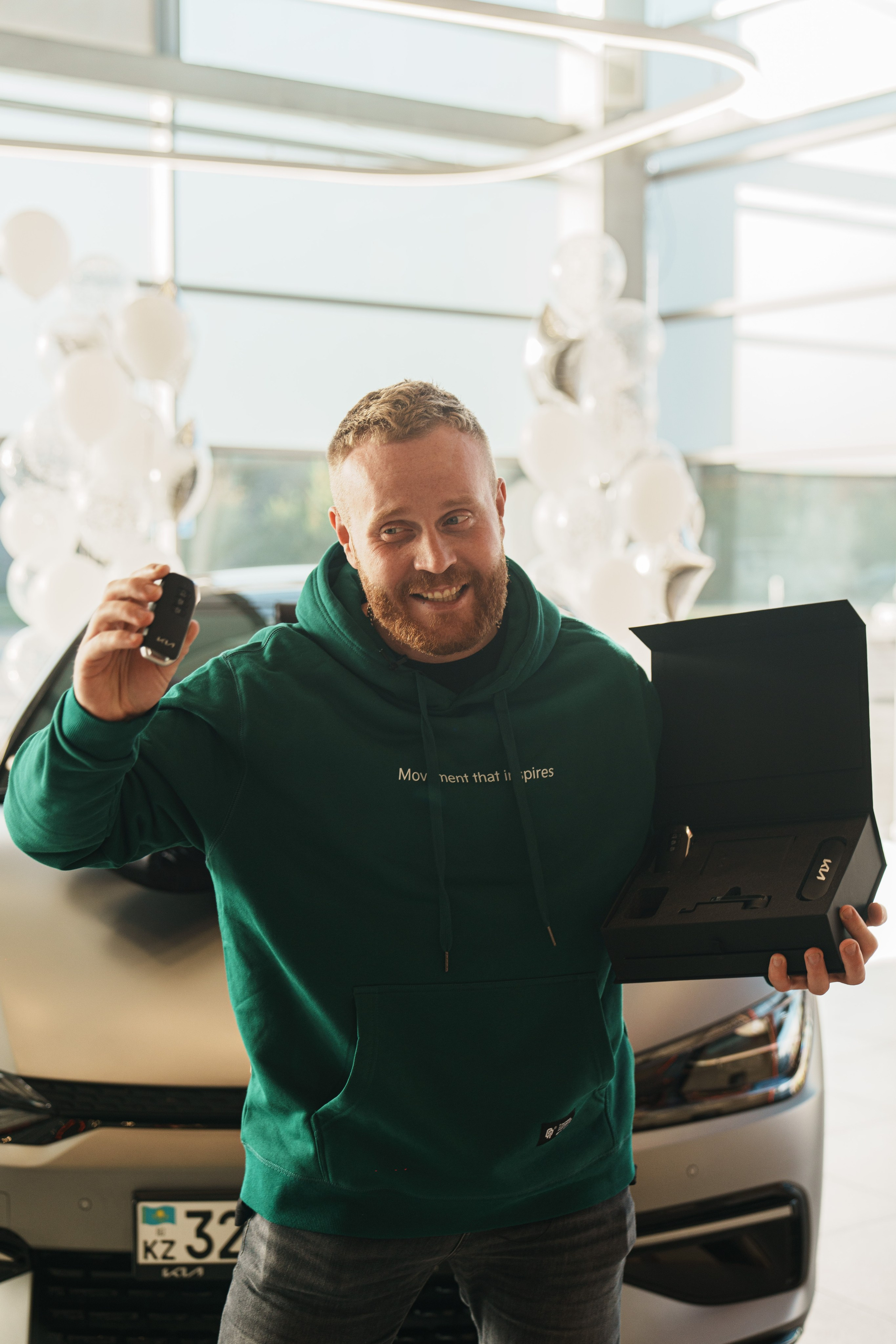 Kia EV6 Вручение Евгений Чебаткову. Фотограф TAULAN_1