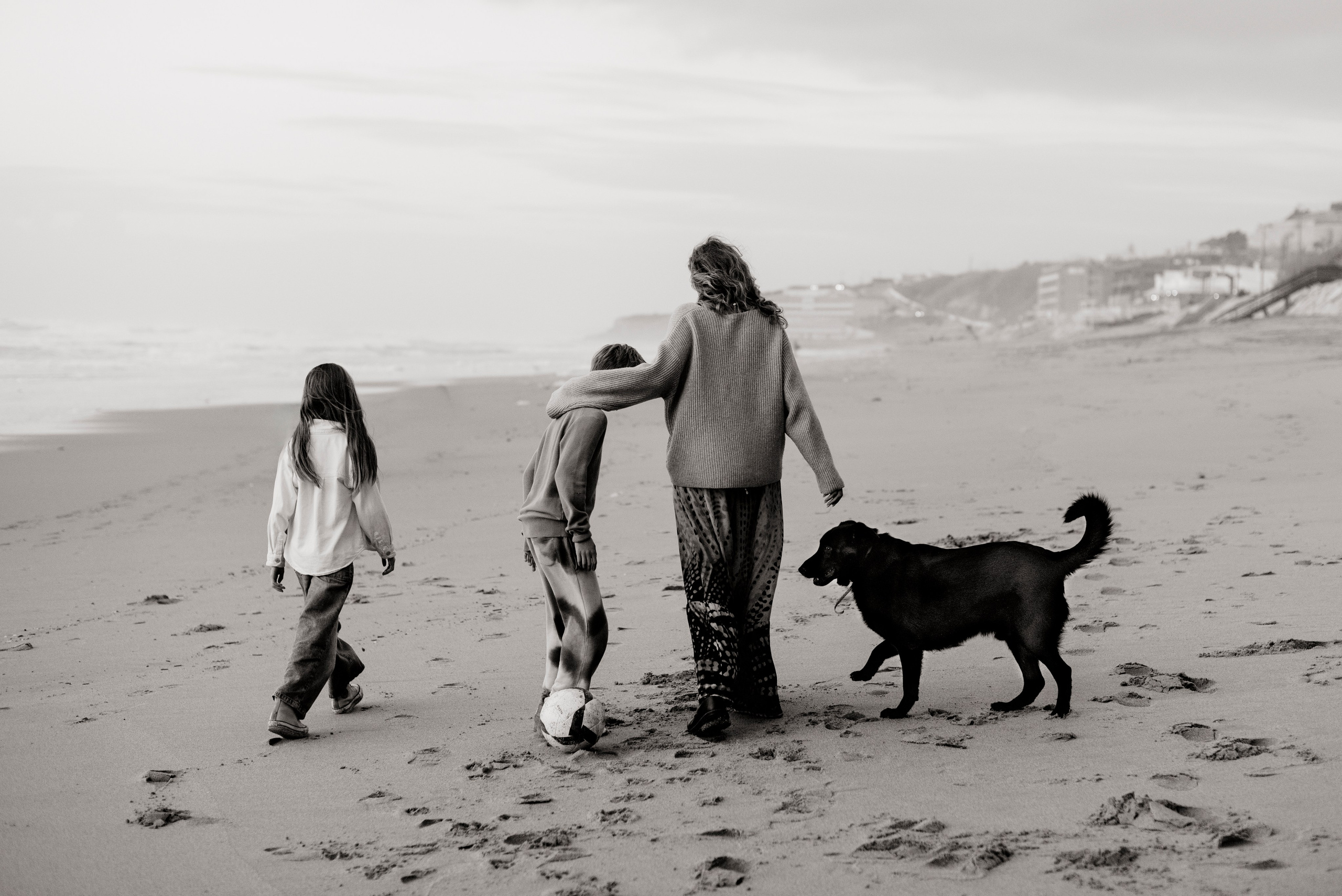 Polina Sobol — family & documentary photographer in Bern. Outdoor & urban photo sessions for families, kids and couples