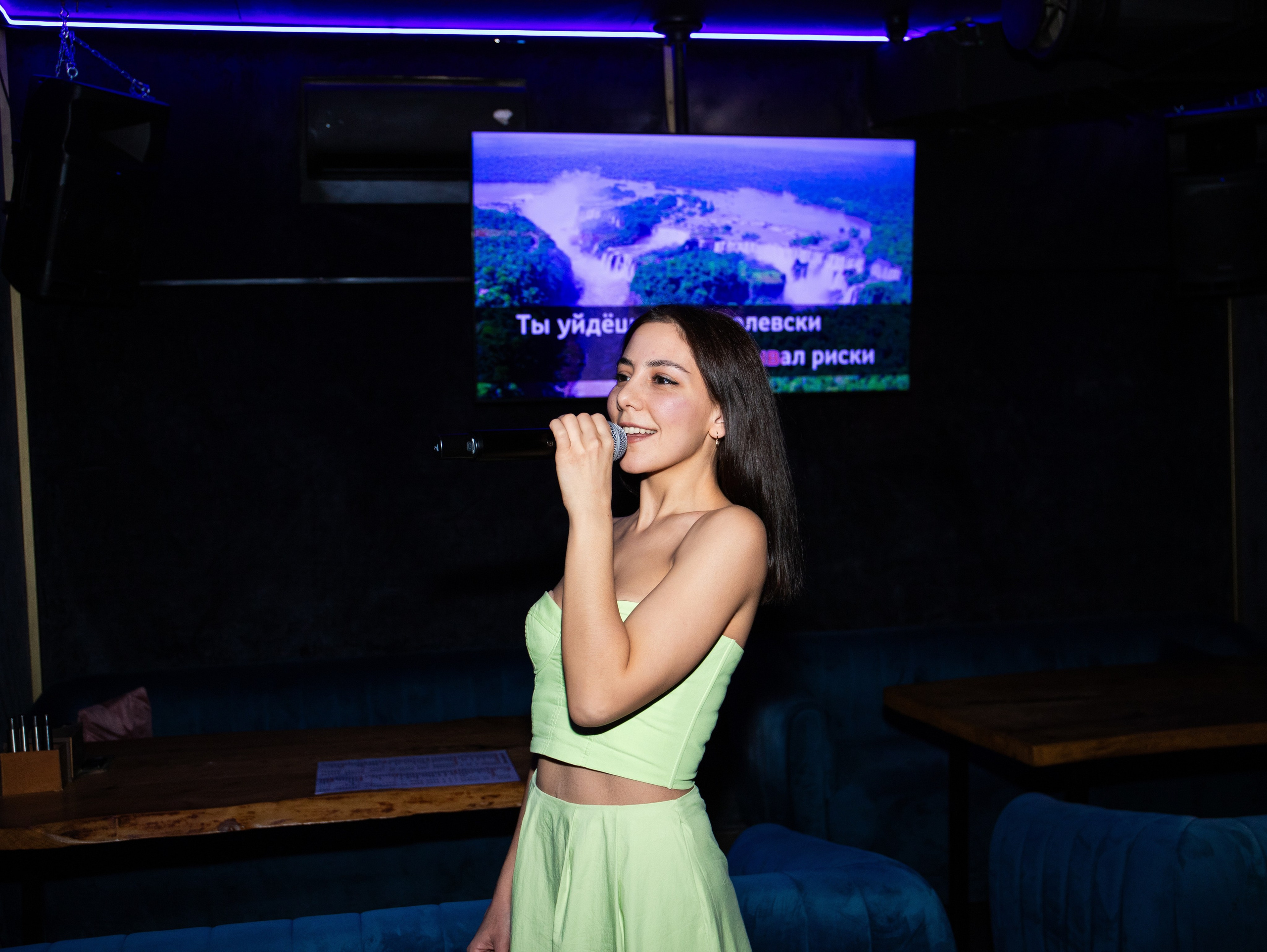 Репортажка из кальян-бара. Свадебный и семейный фотограф в Москве Мила Широких