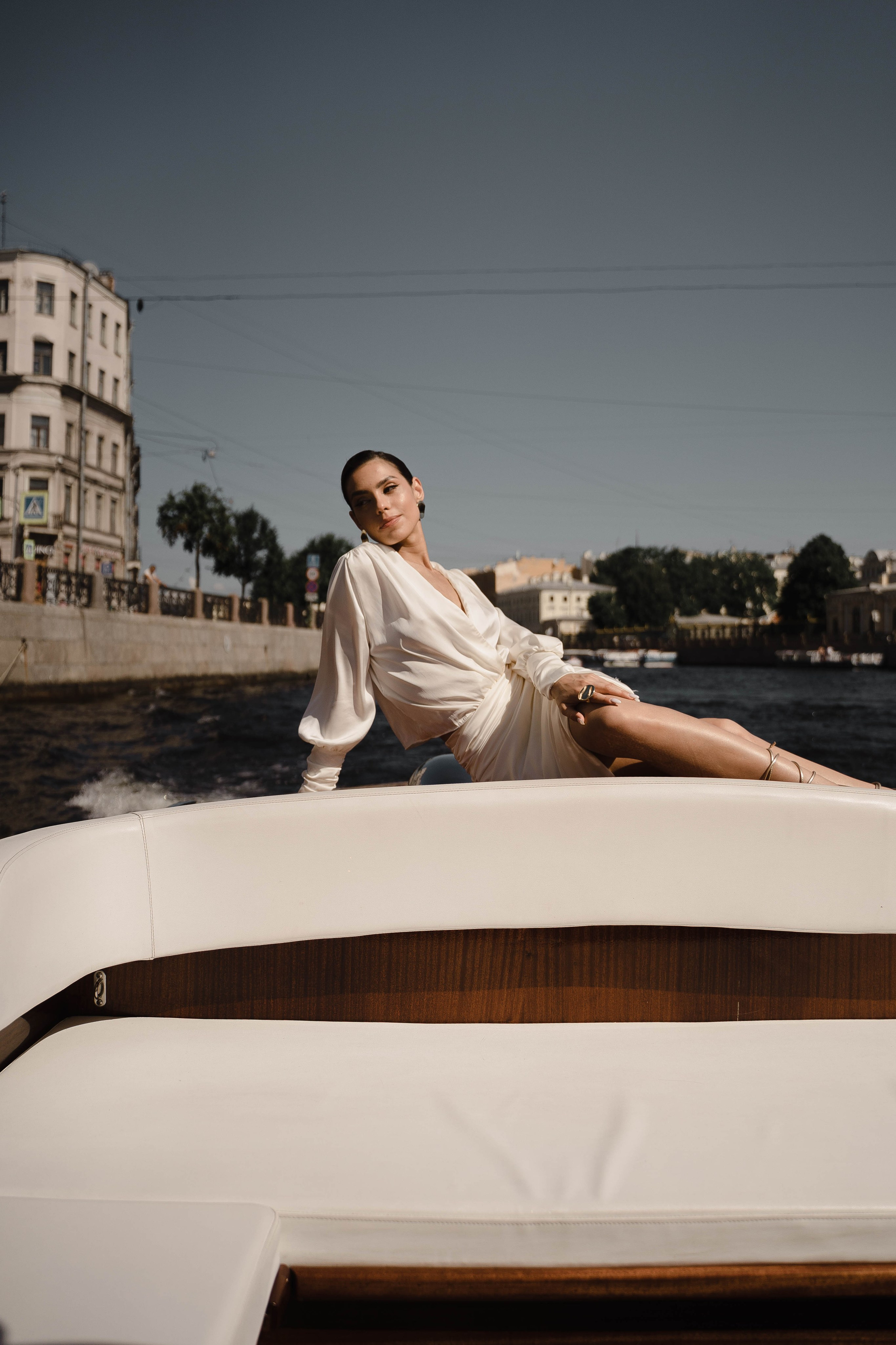 Прогулка на катере. Свадебный фотограф Казань Анастасия Доле