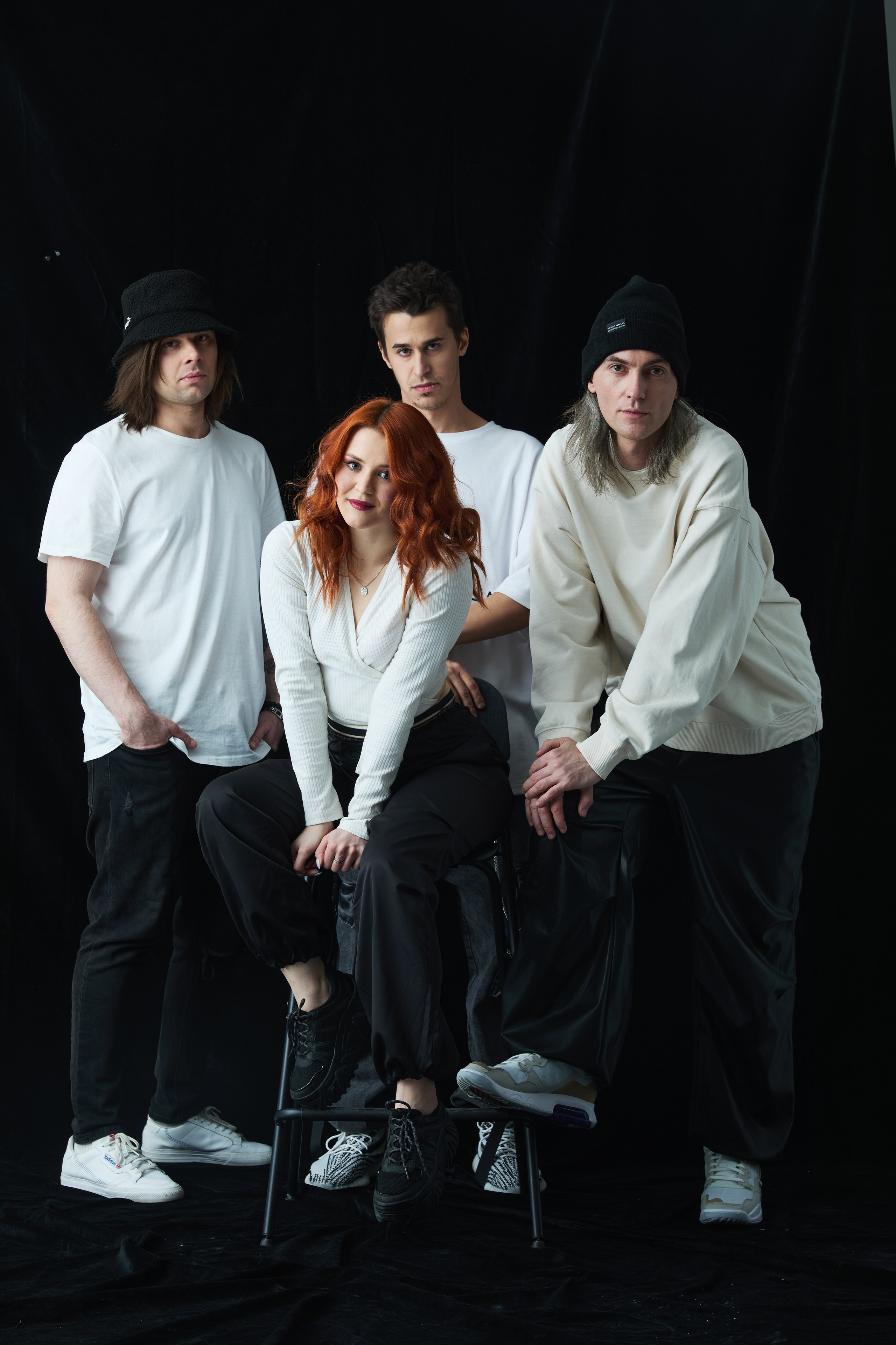 Группа ØMUTØM