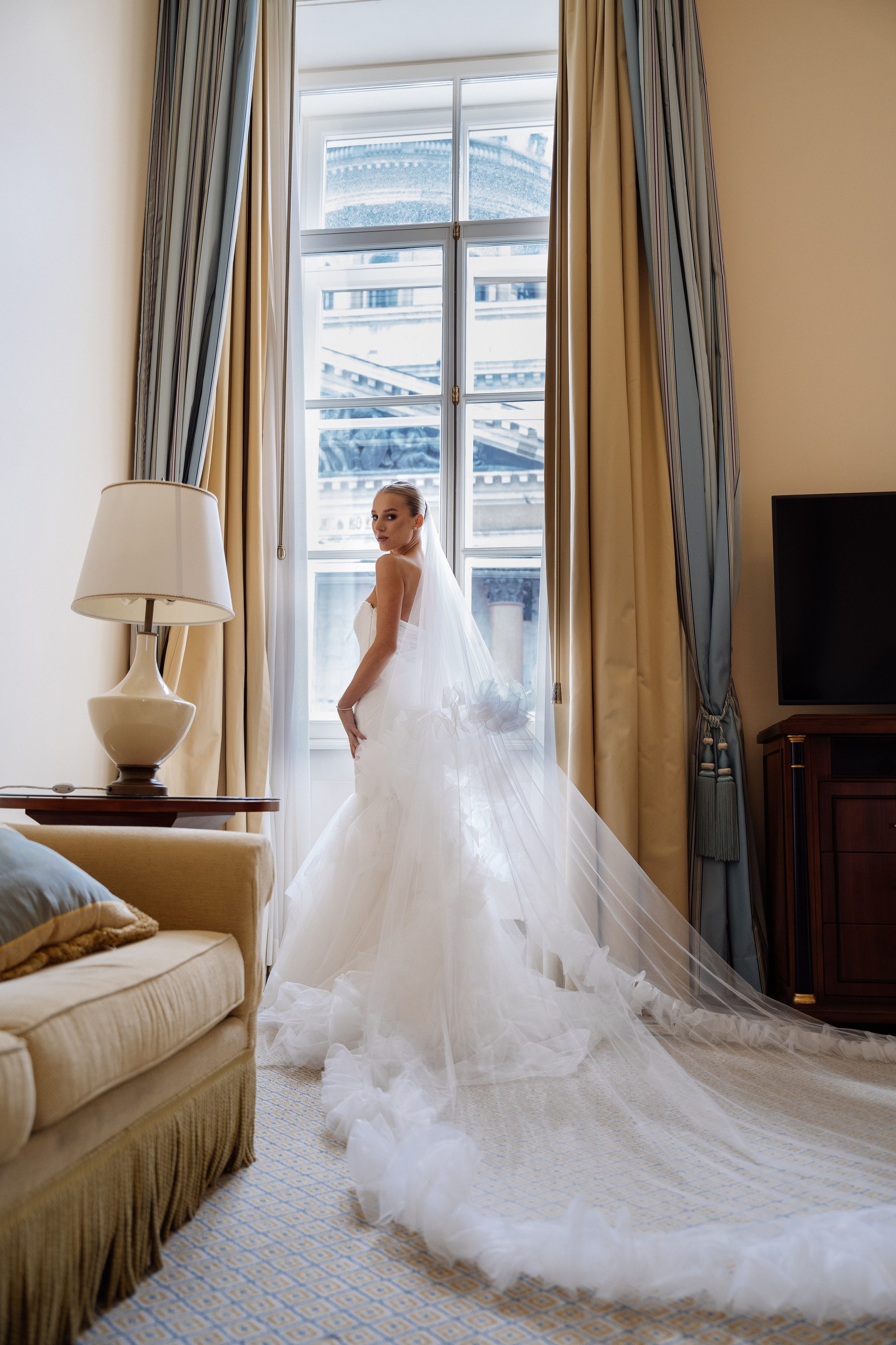 Анна Сергей. Камерная свадьба в Фосизонс в стиле неоклассика. Свадебный фотограф организатор в Санкт-Петербурге Ассоль Опарина