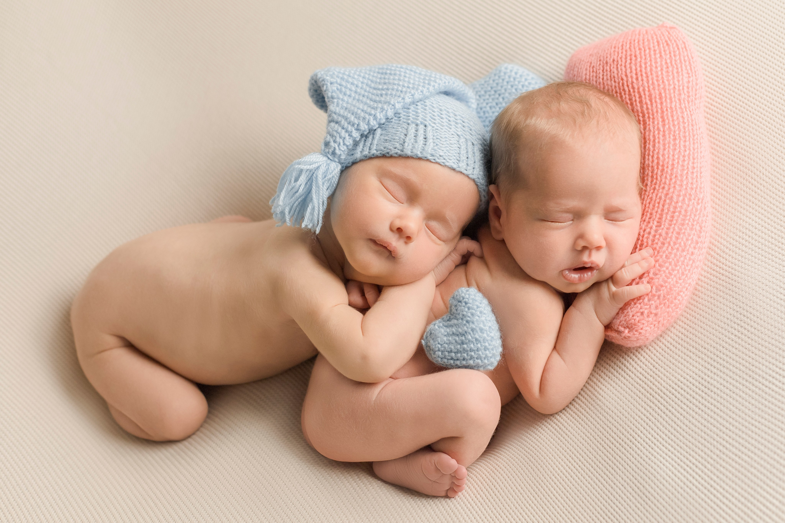 Новорожденные. Фотограф новорожденных Омск —со всем необходимым к вам домой