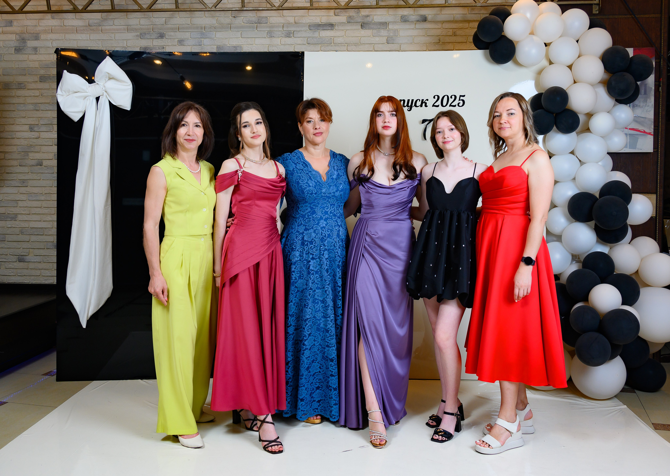 Выпускной 2025 11 кл. Семейный и детский фотограф в Новороссийске Лебедева Елена