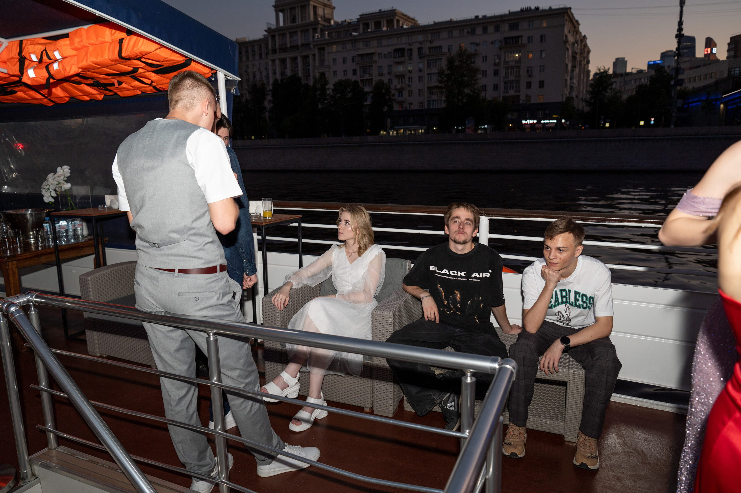 Выпускной вечер 11 класс на теплоходе. Детский и семейный фотограф г. Москва Оксана Катаджи