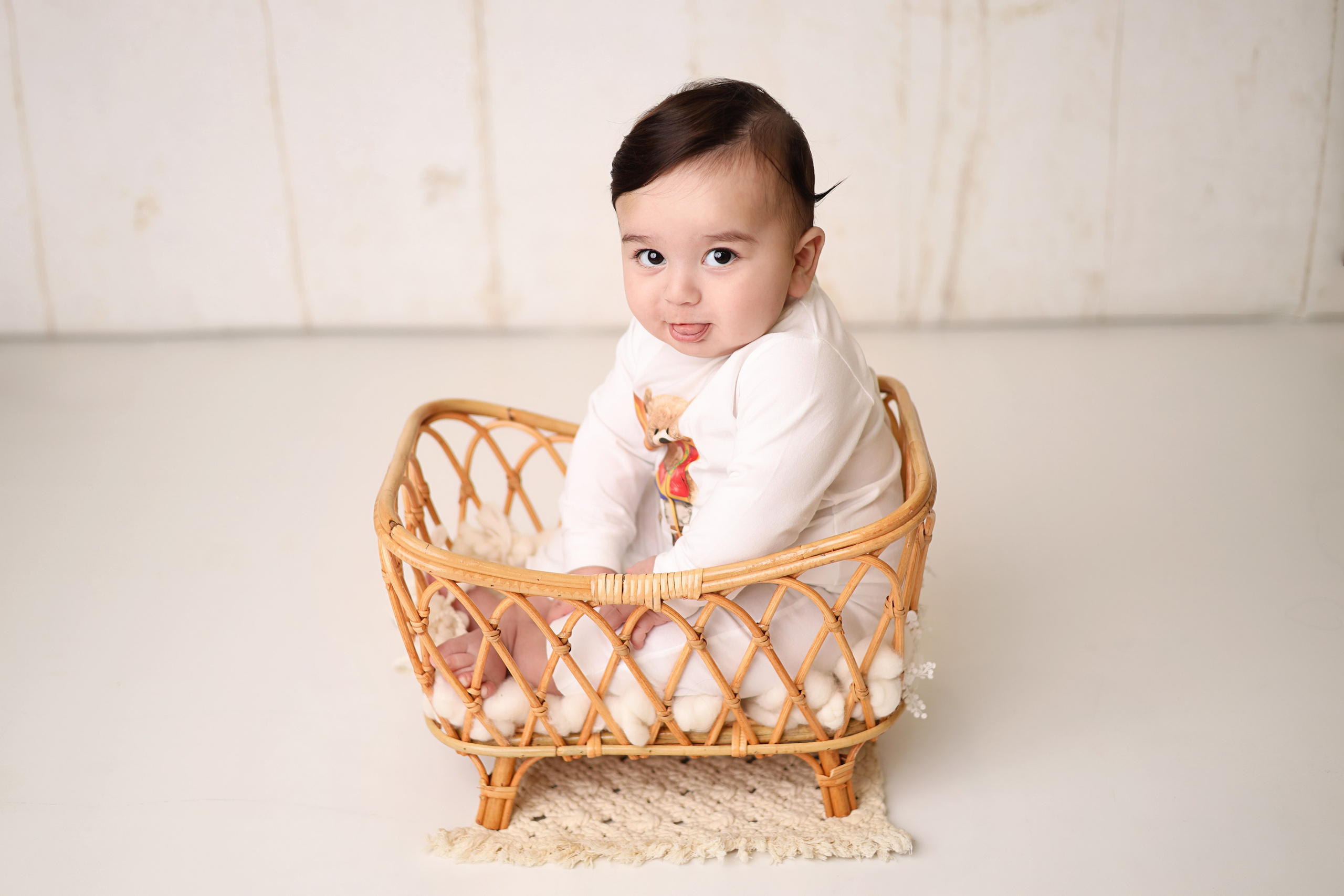 Азнавуру 6 месяцев. Фотограф новорожденных Москва. Ньюборн фотограф Москва