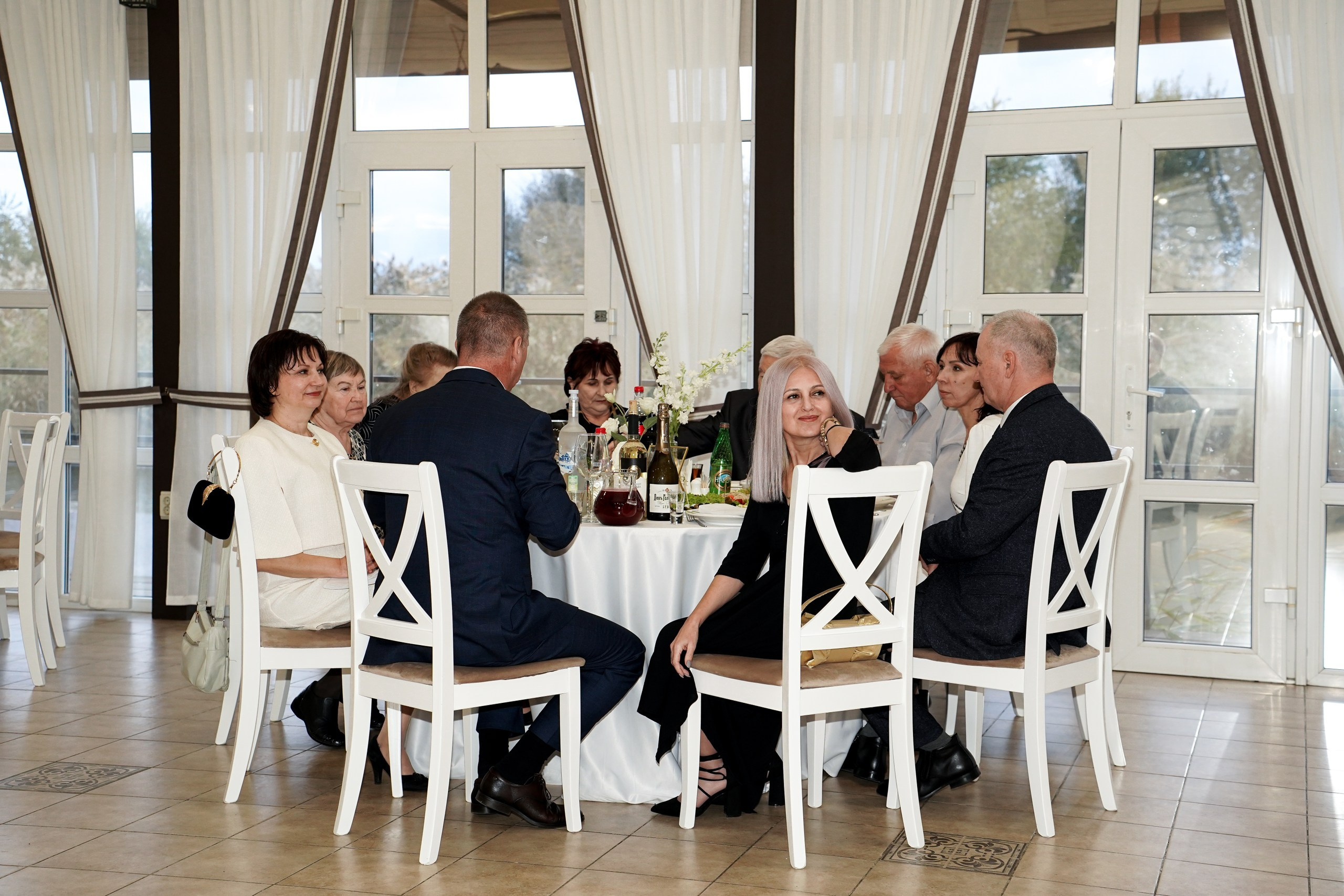 Свадебная фотосессия «4 часа». Отель Резиденция в Ростове-на-Дону. Кадры молодоженов на природе. Фотосессия банкета 1 час. Свадебный фотограф в Ростове-на-Дону. Таинство Крещения и Венчания, семейные фотосессии. Алёна Чёботова