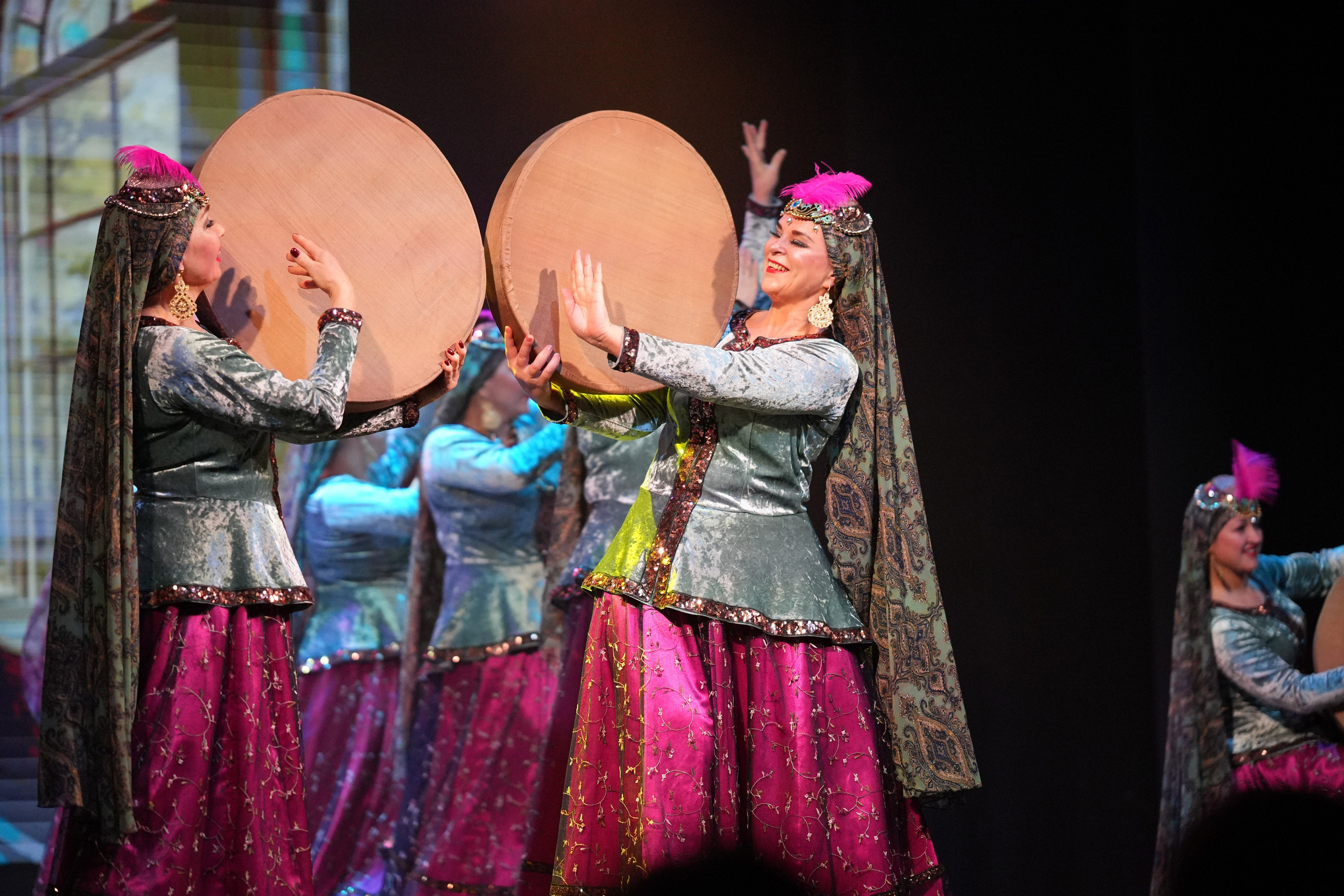 Концертный фотограф в Новосибирске | Фотосъёмка концертов, мероприятий на сцене и фестивалей. Фотограф в Новосибирске для свадеб, репортажа и бизнеса| MIGDA PHOTO