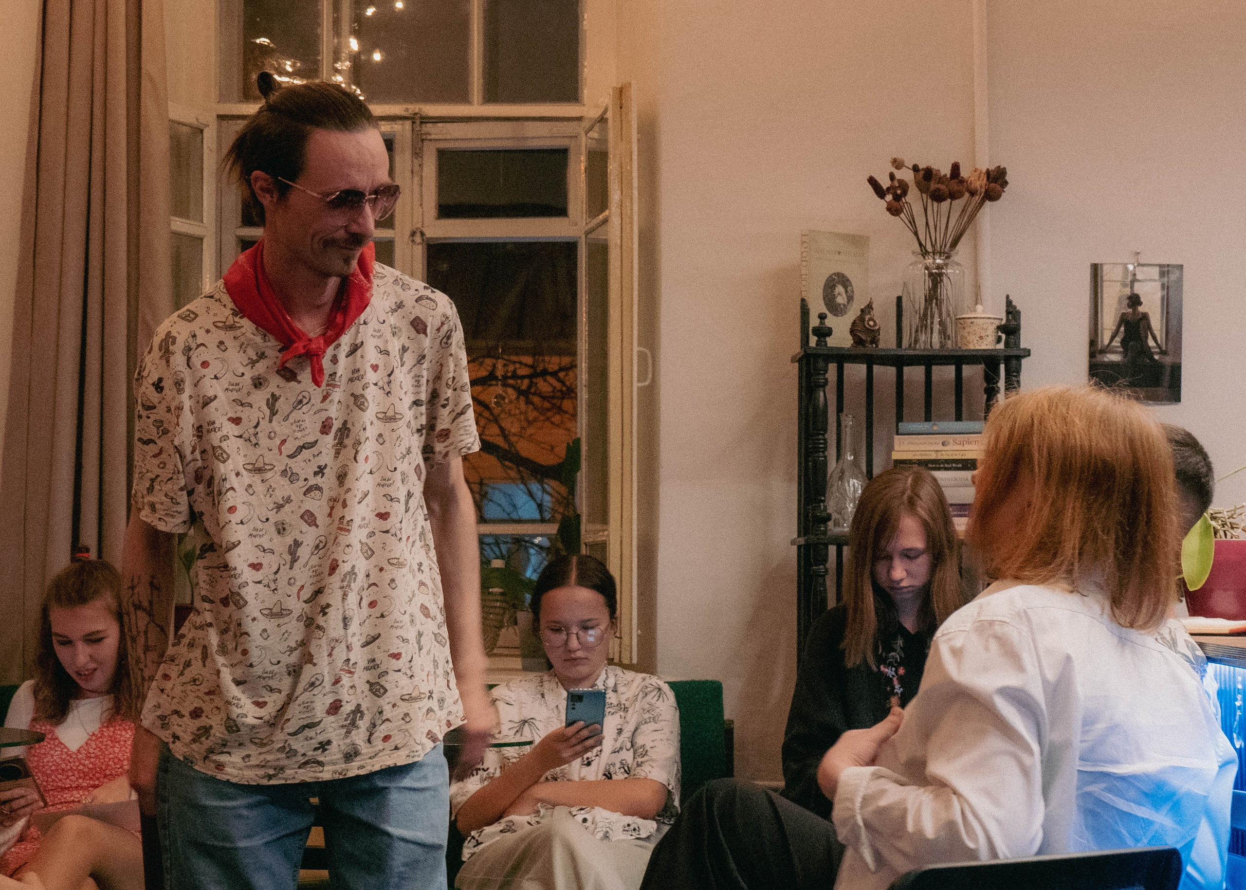 Литературный вечер от «Гротеска». Кир Анисин. Режиссер & фотограф