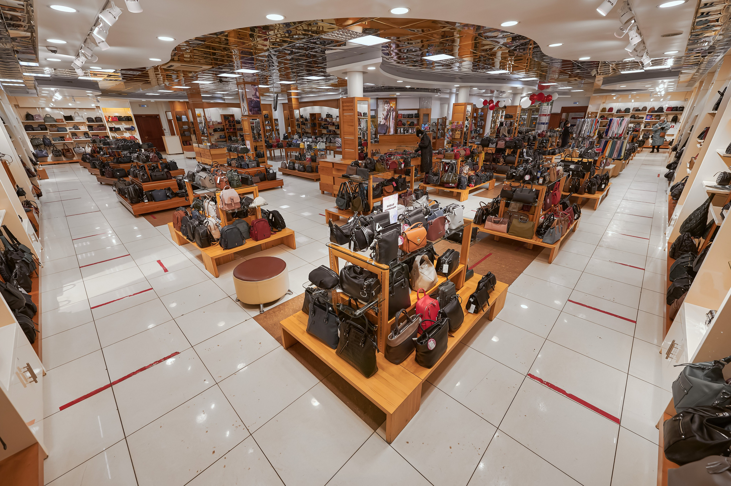 Портфолио по интерьерной и экстерьерной фотосъёмки: Мир Сумок — Правый берег. Фотограф Яковлев Роман — Красноярск