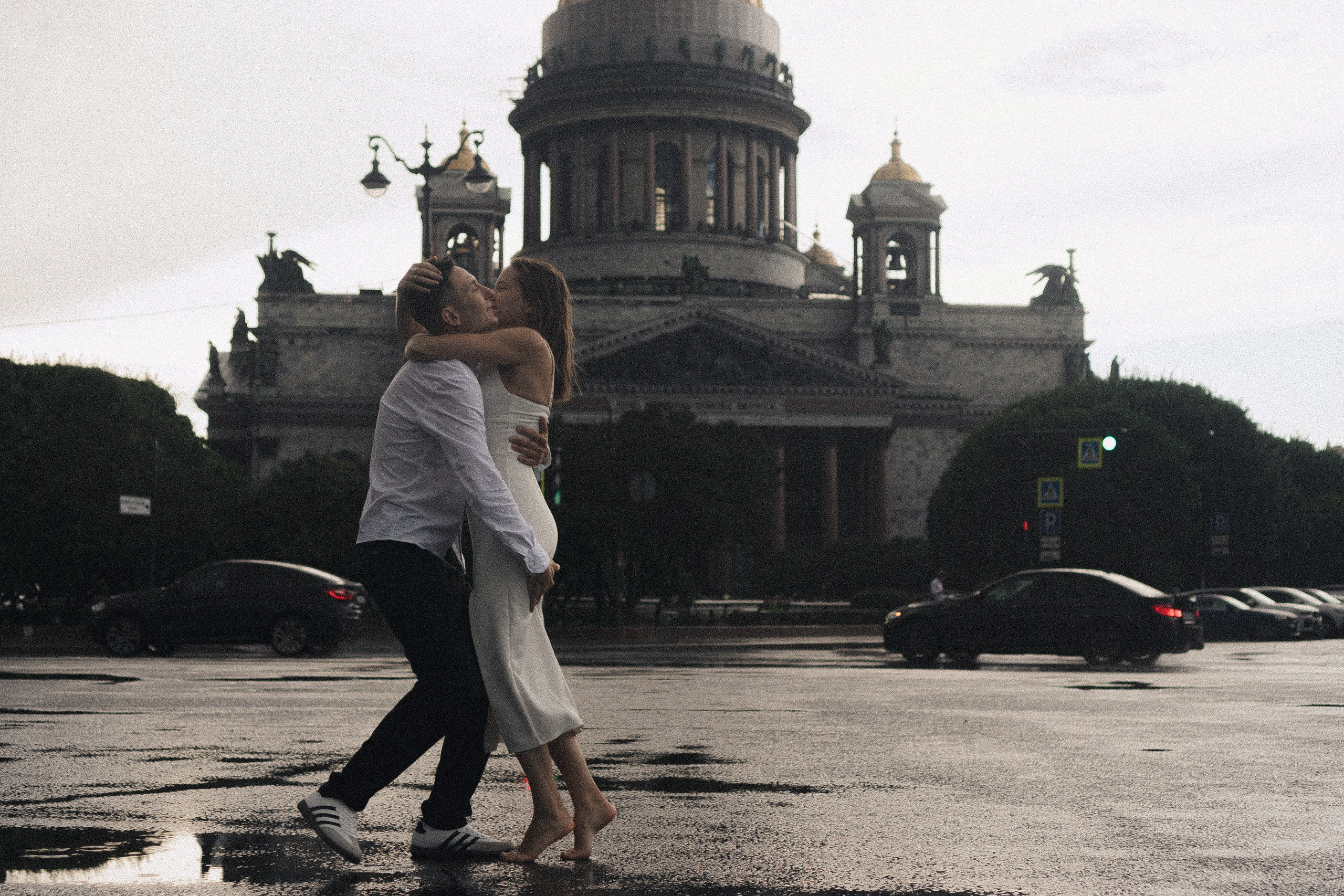 СВАДЕБНАЯ ФОТОСЕСИСИЯ В МЕТРО И ВОЗЛЕ ИСАКИЕВСКОГО СОБОРА В ДОЖДЬ. Профессиональный фотограф, Санкт-Петербург — Виктория Богомолова