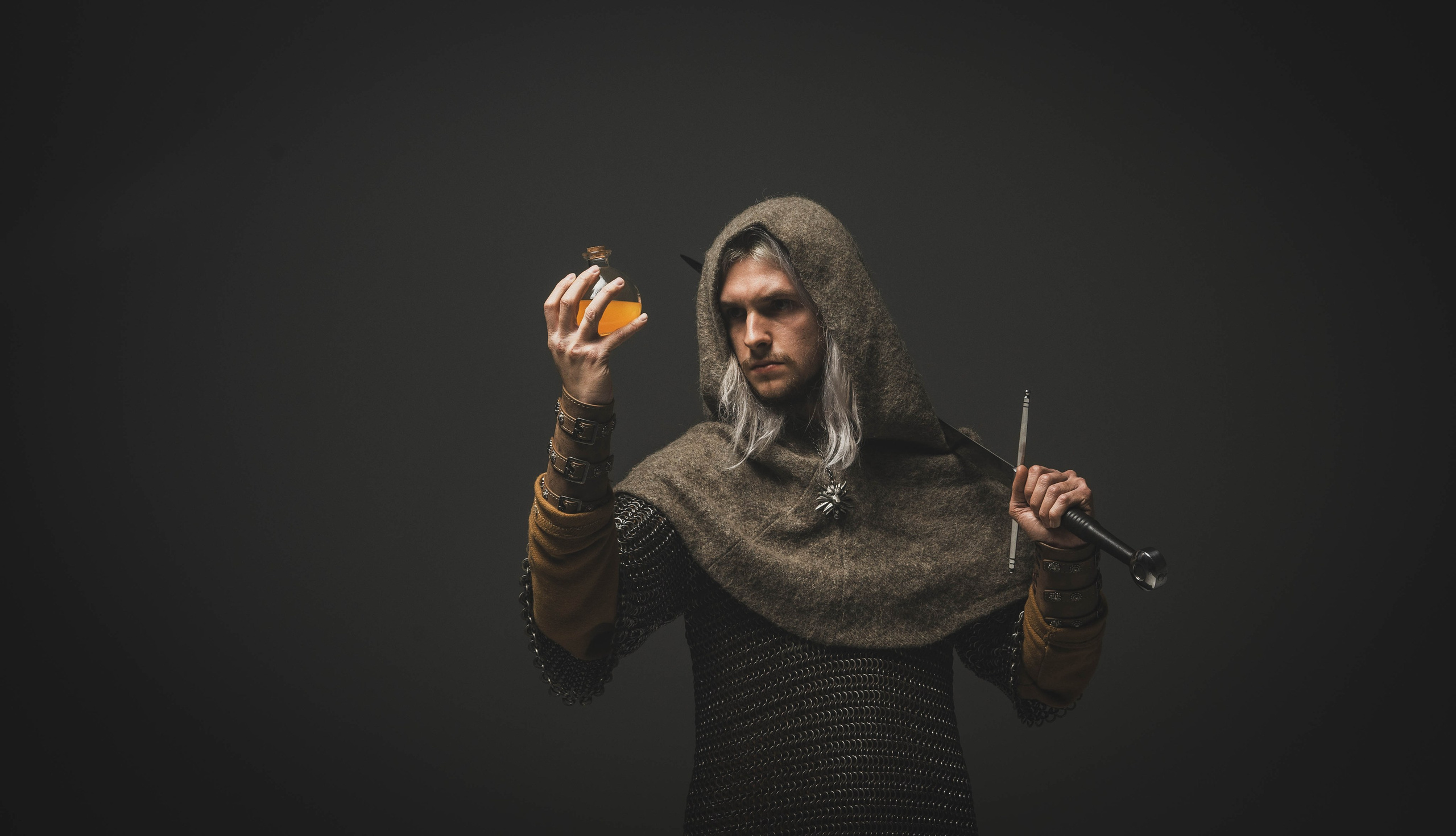 Ведьмак и брукса. Ab extra