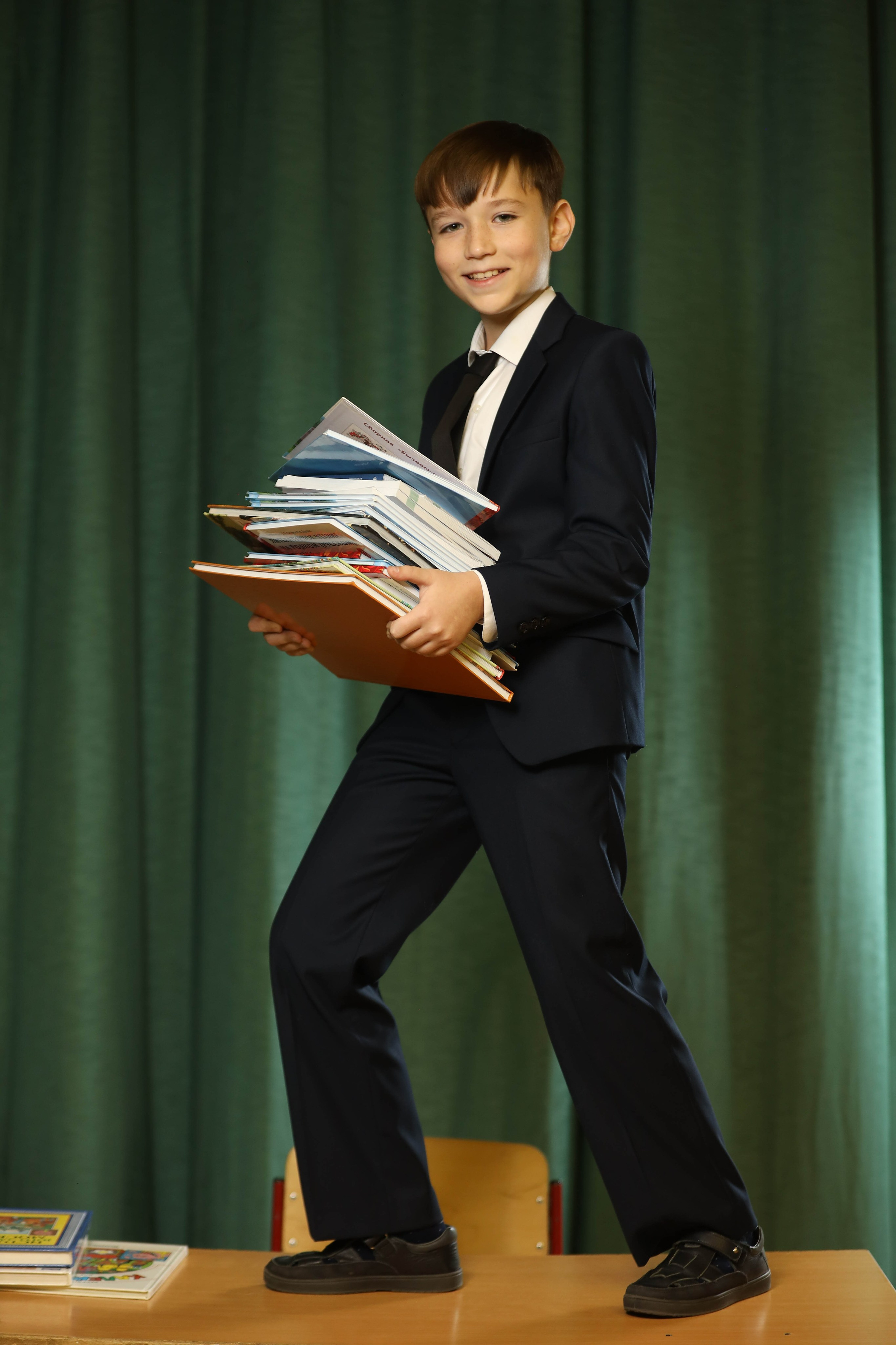 Школьный альбом 4-й класс. Фотограф Антон Чупринин