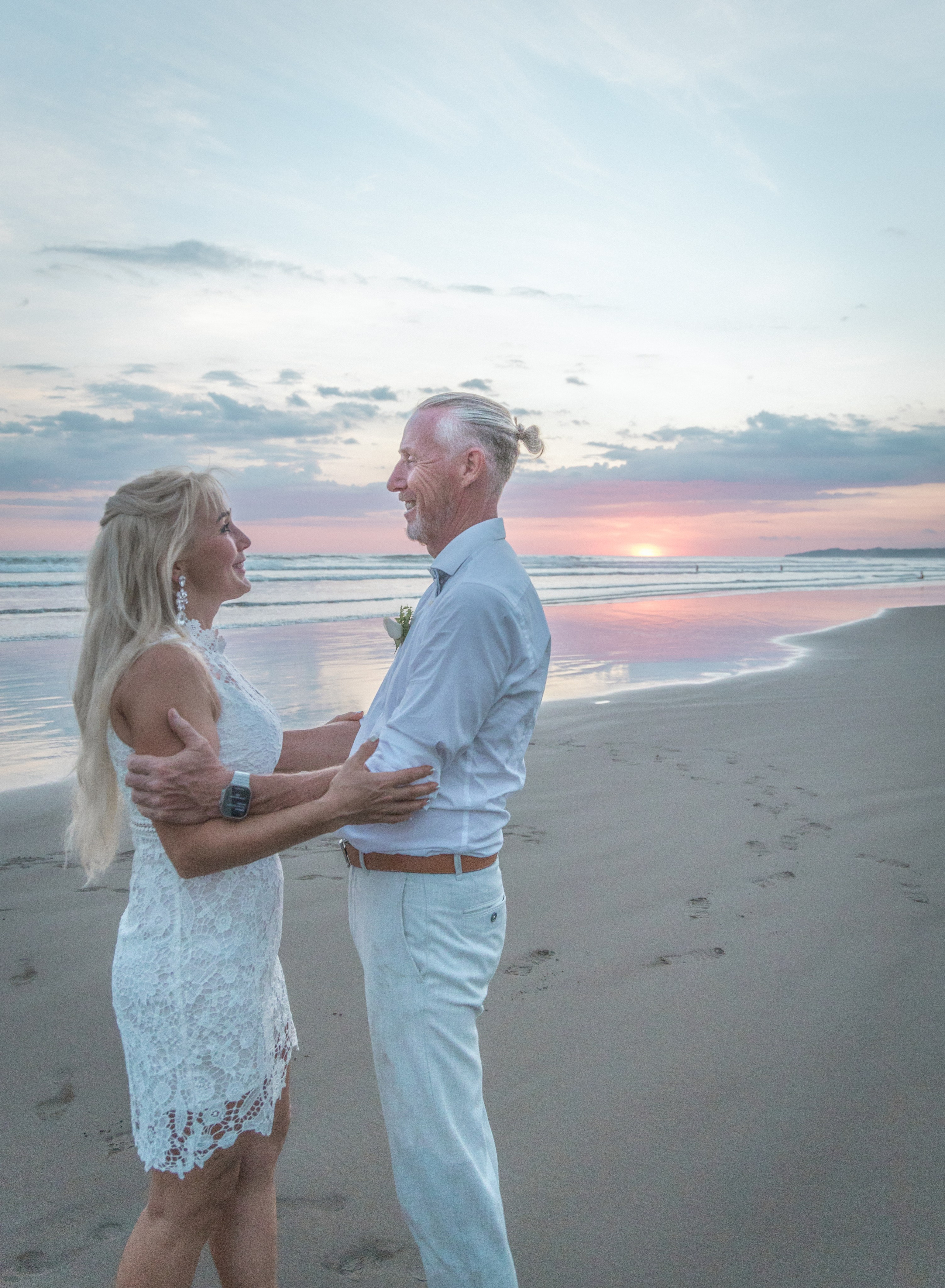 Ocean lovely moments. Family, portrait, content photo in Costa Rica Evgeniya Besprozvannykh