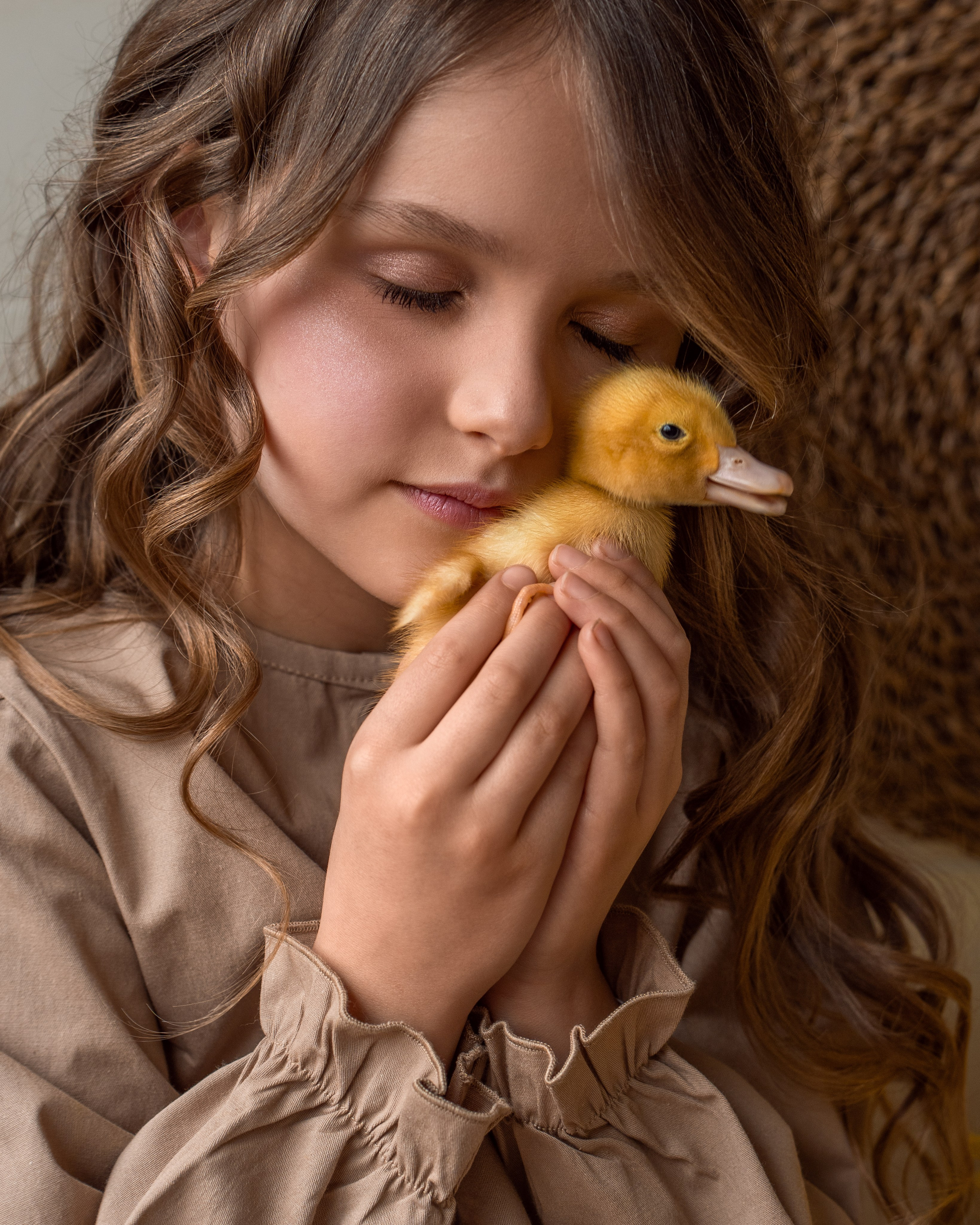 Девочка Сашенька и козочка + кролики + утята. Семейный и портретный фотограф в Санкт-Петербурге Татьяна Гримоть