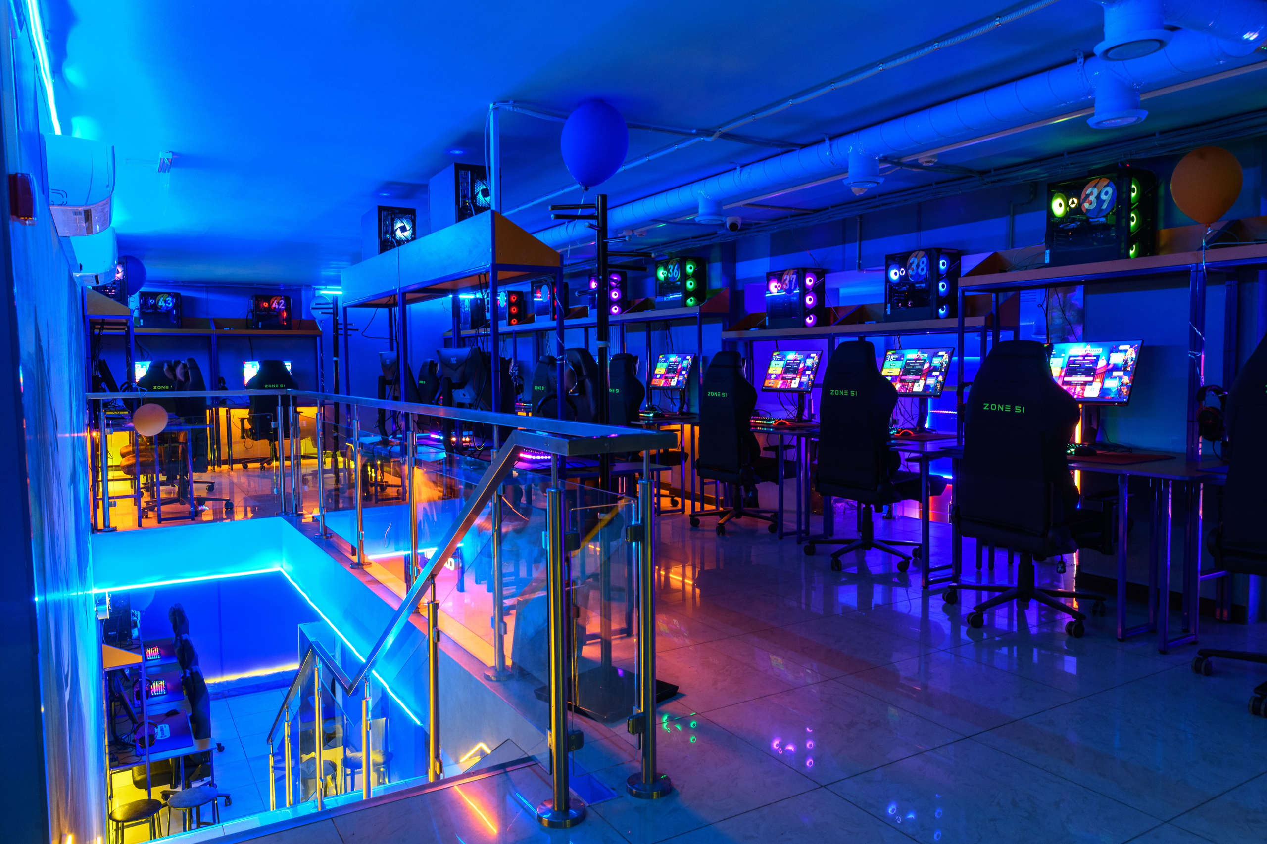 Интерьерная. Кибер Прайд. Женский фотограф в Санкт-Петербурге Степлевич Дарья