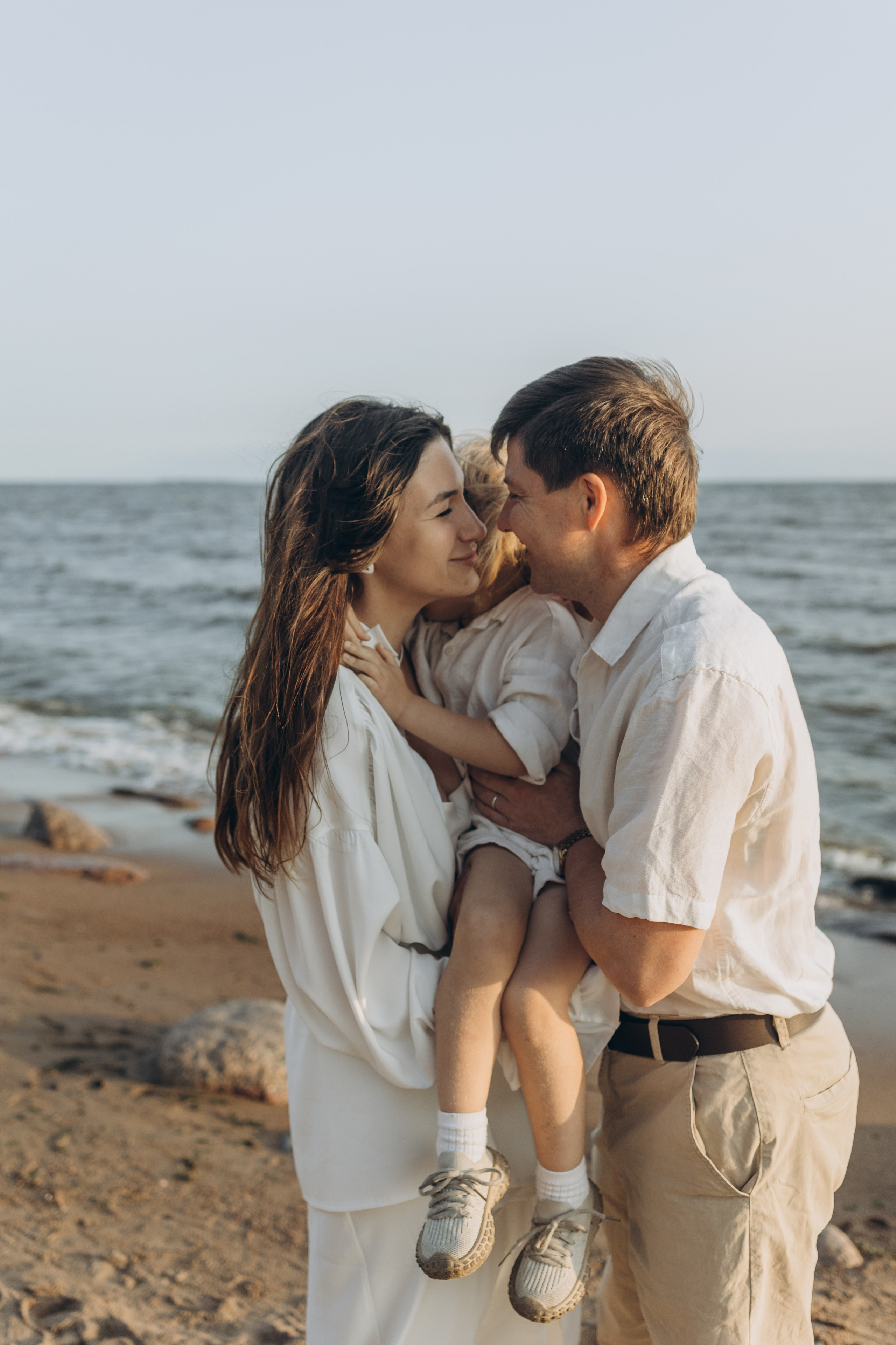 Эмилия, Дмитрий и Демид на Финском заливе. Семейный фотограф в Москве Виктория Ястребинская