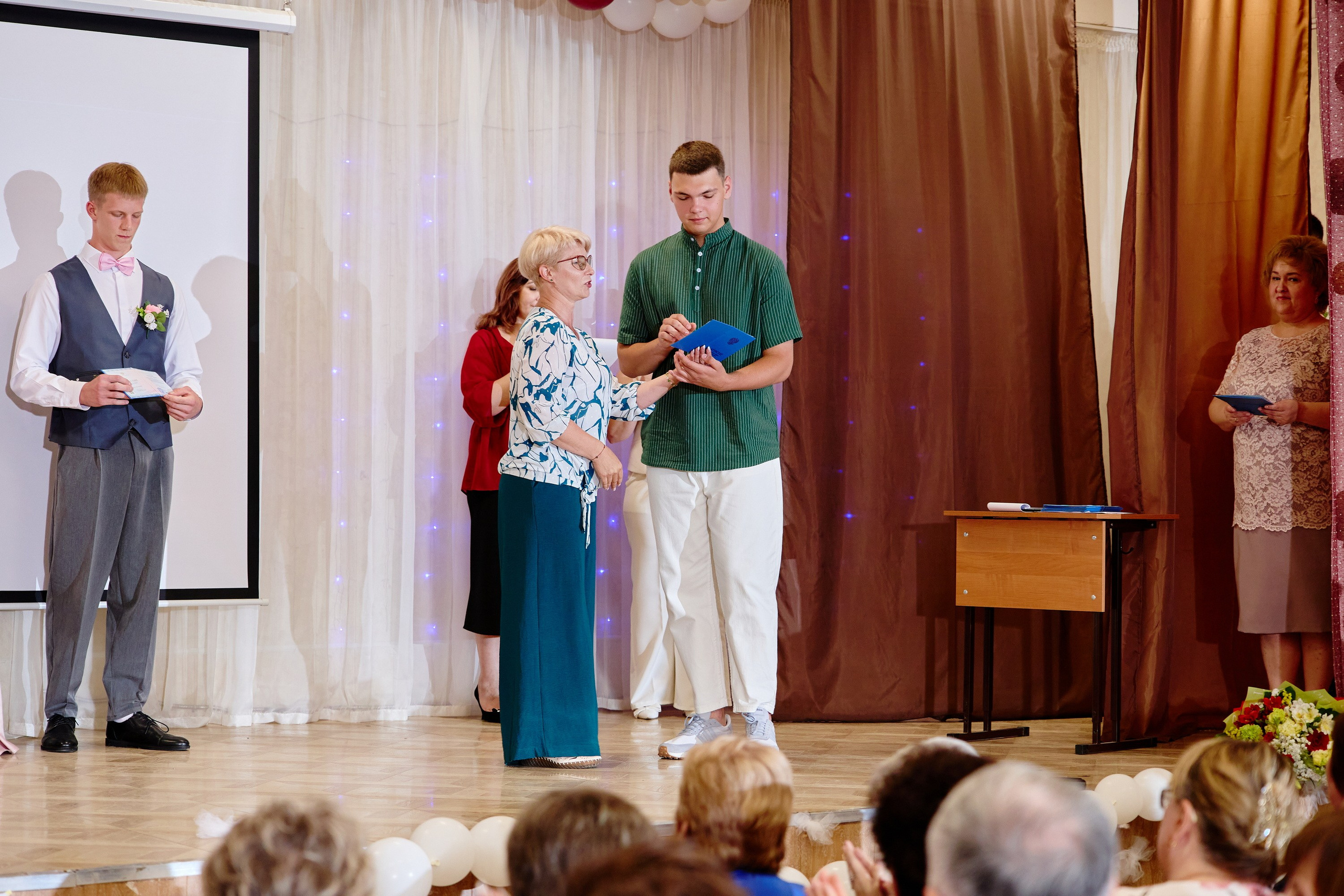 Выпускной 35 Сош. Фотограф Выпускные альбомы Таганрог Сергей Коробченко