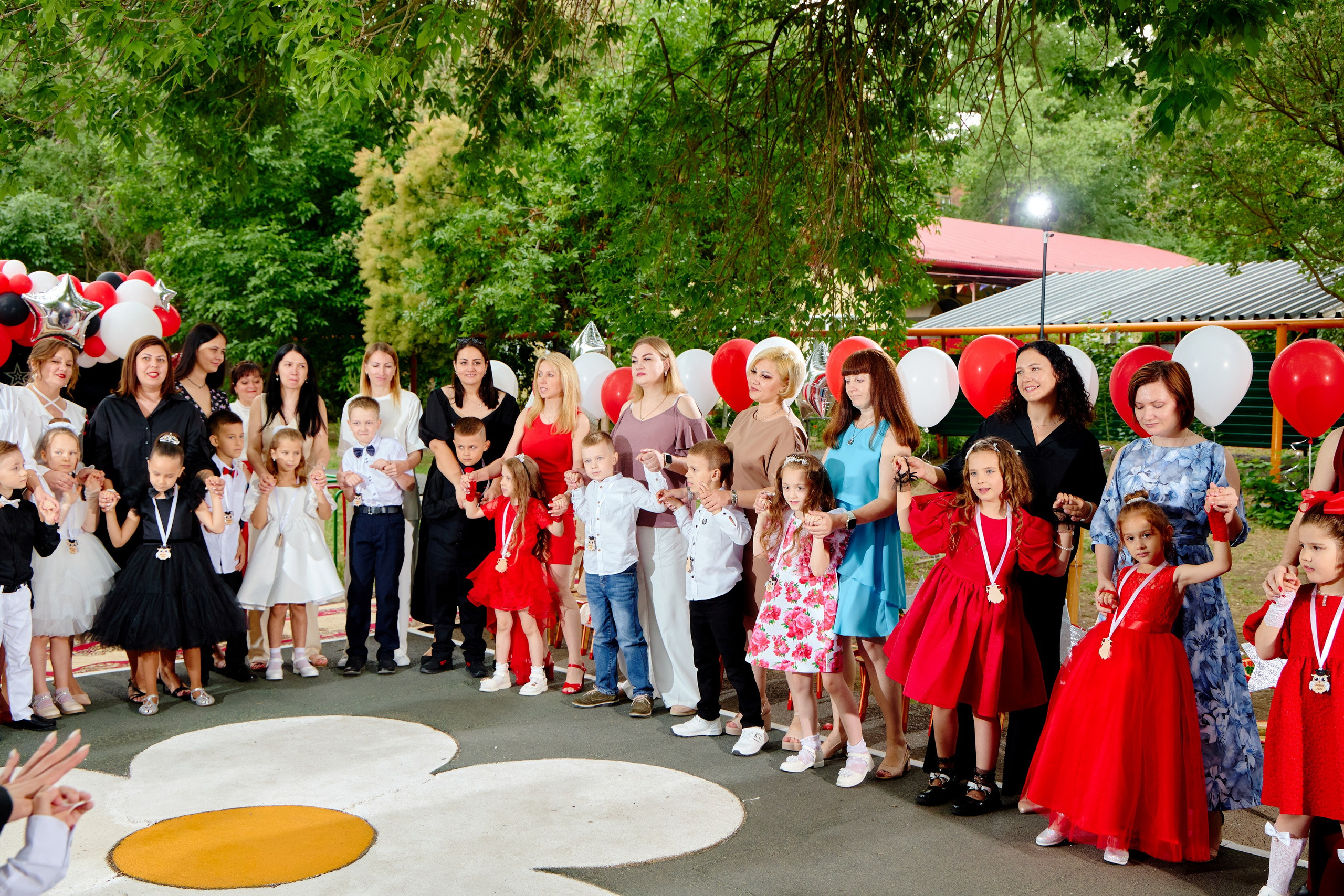 Выпускной 45 сад. Фотограф Выпускные альбомы Таганрог Сергей Коробченко