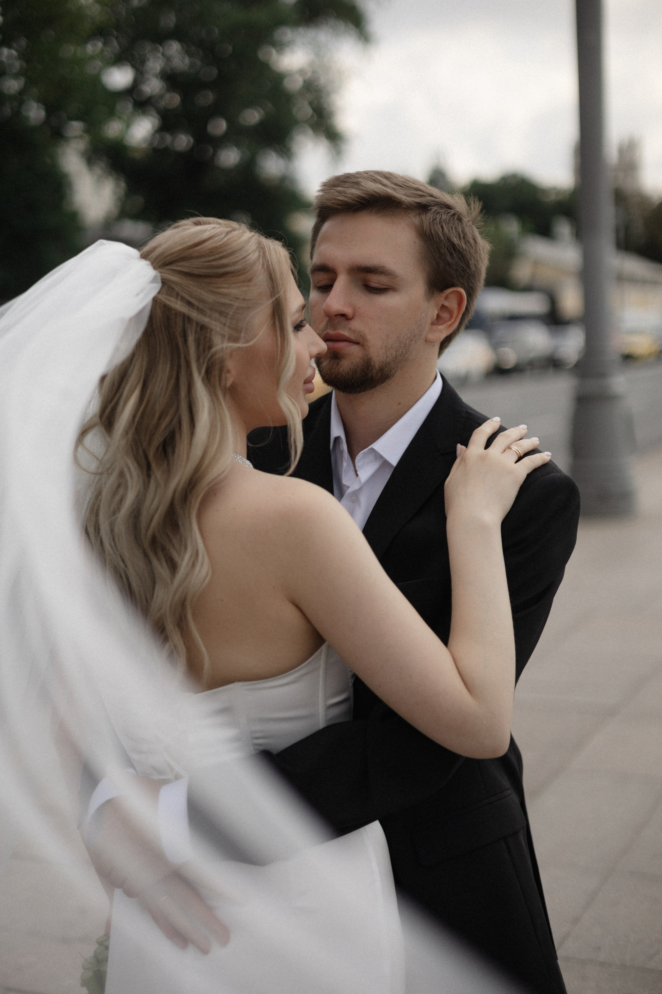 Арина и Дима. Сборы, роспись и прогулка. Свадебный и портретный фотограф в Москве Анастасия Масюк