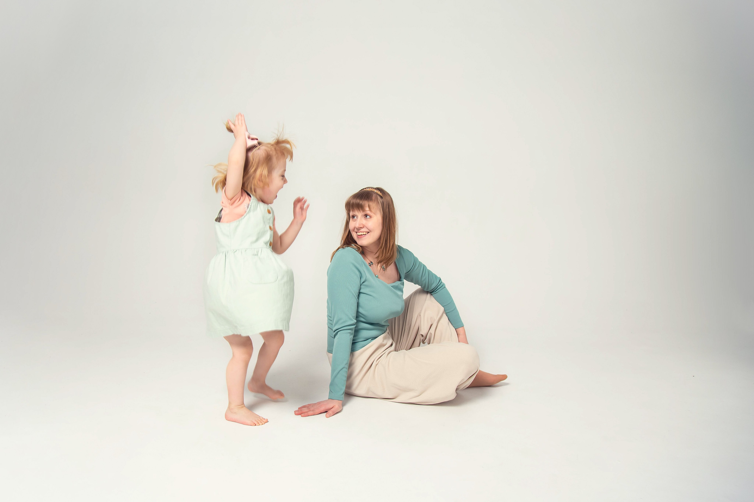 Семейная фотосессия в студии PHOTO ZALL в Москве. Семейный фотограф в Москве Влада Лунина