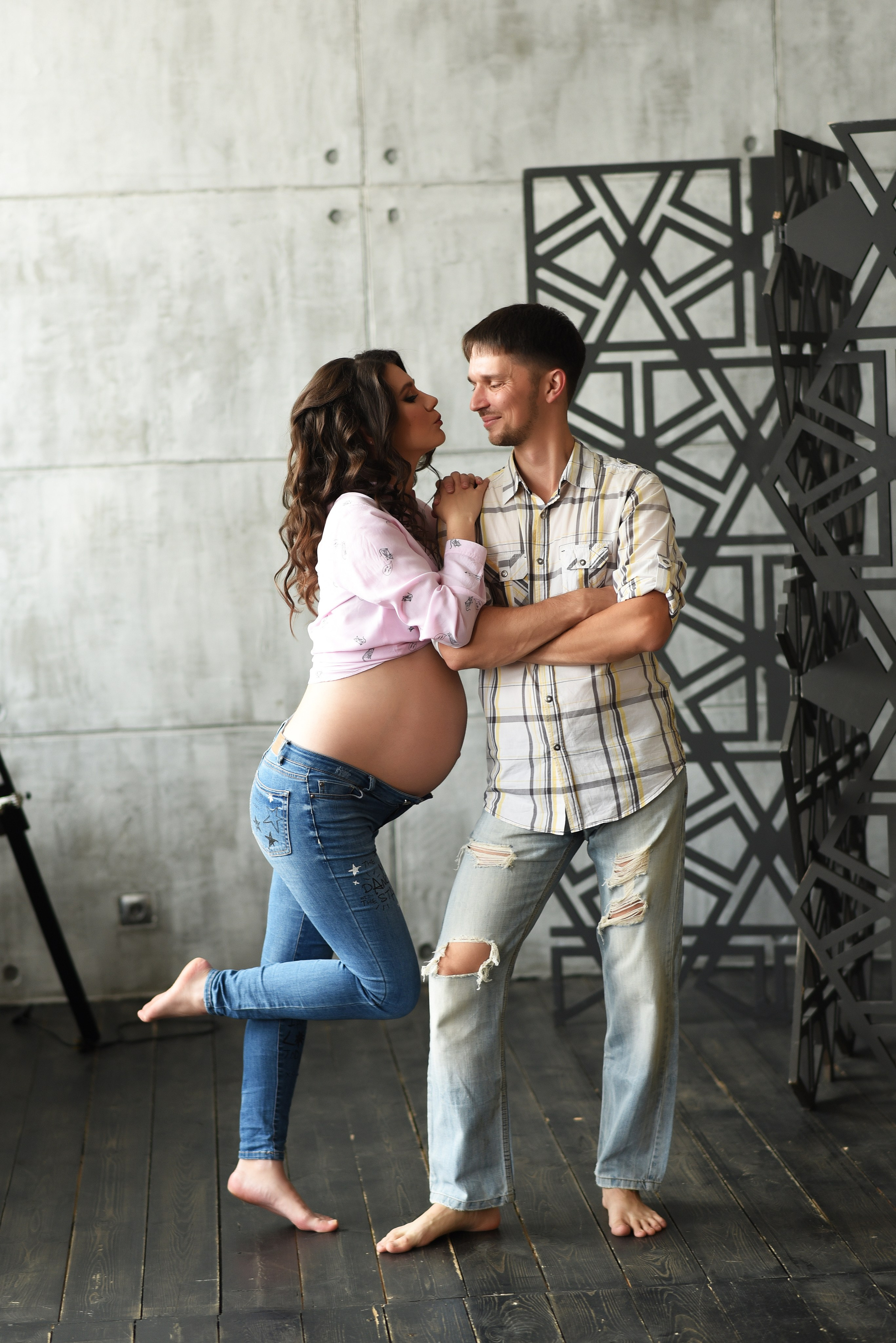 Фотосессия беременности студийная съемка. Свадебный, семейный, детский, контент фотограф в Омске Максим Ильин