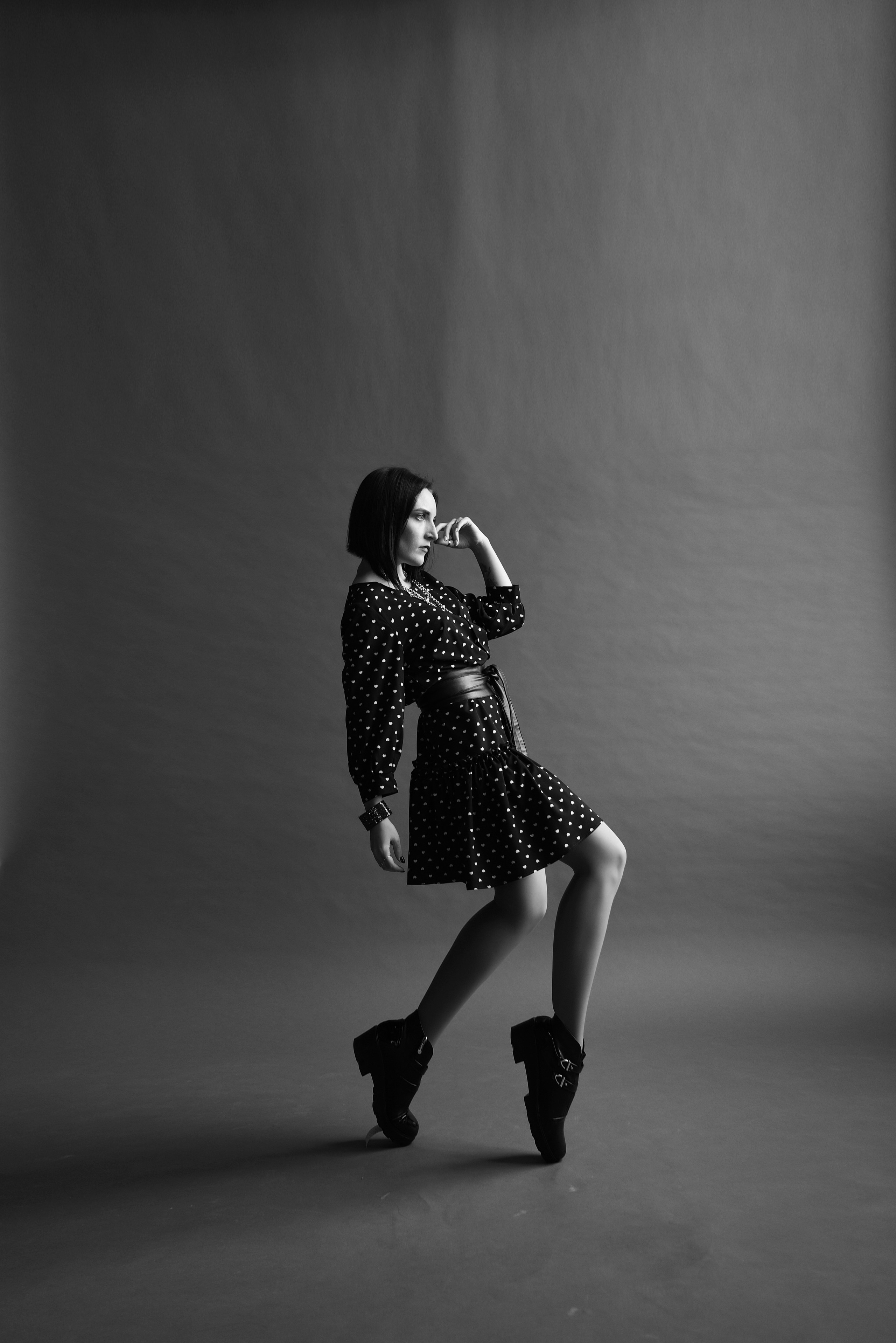 Индивидуальная студийная. Свадебный, семейный, детский, контент фотограф в Омске Максим Ильин