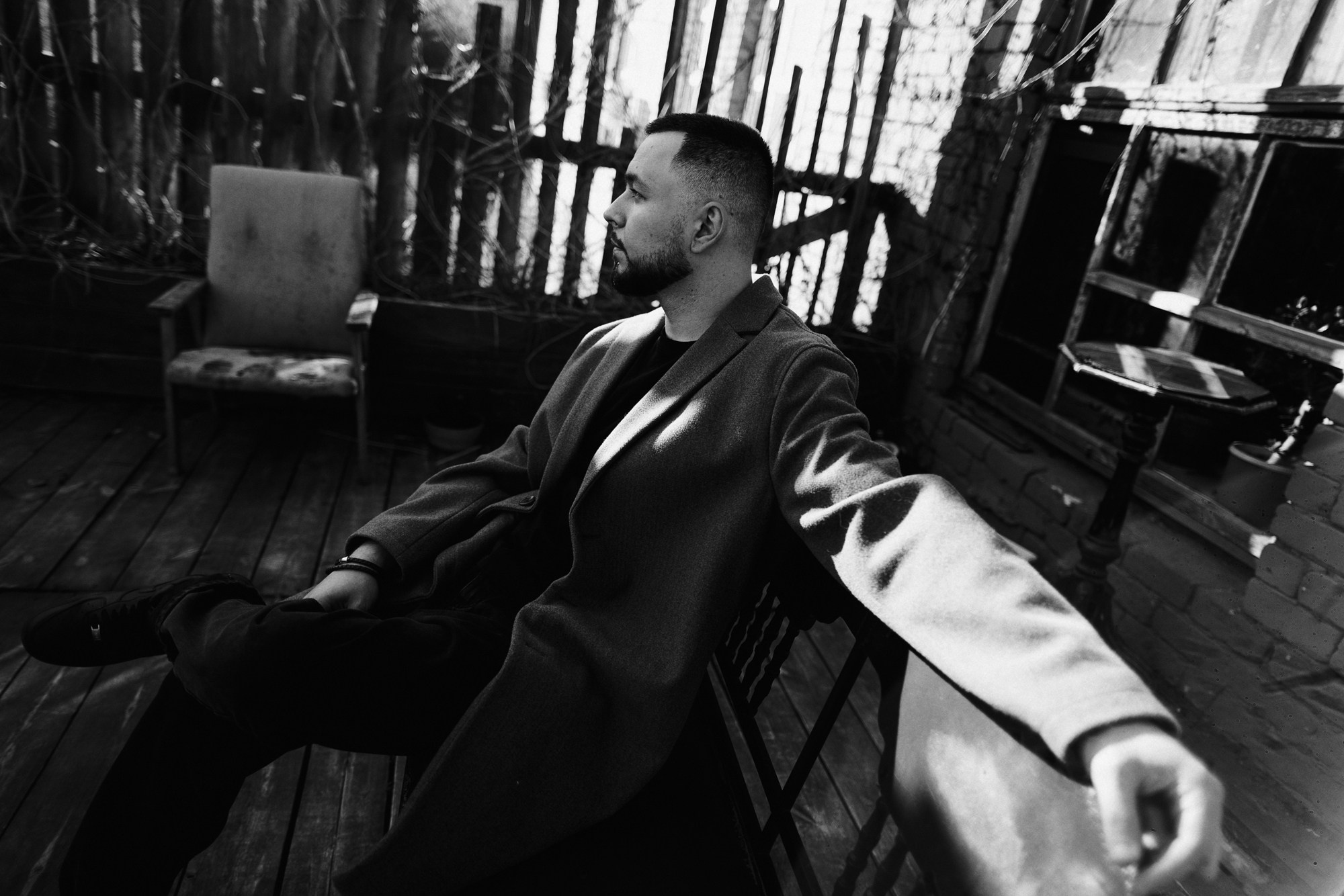 Мужской портрет в студии Тюмень — Фотосессия для мужчин | Дарья Мустафина. Портретный фотограф Тюмень Дарья Мустафина