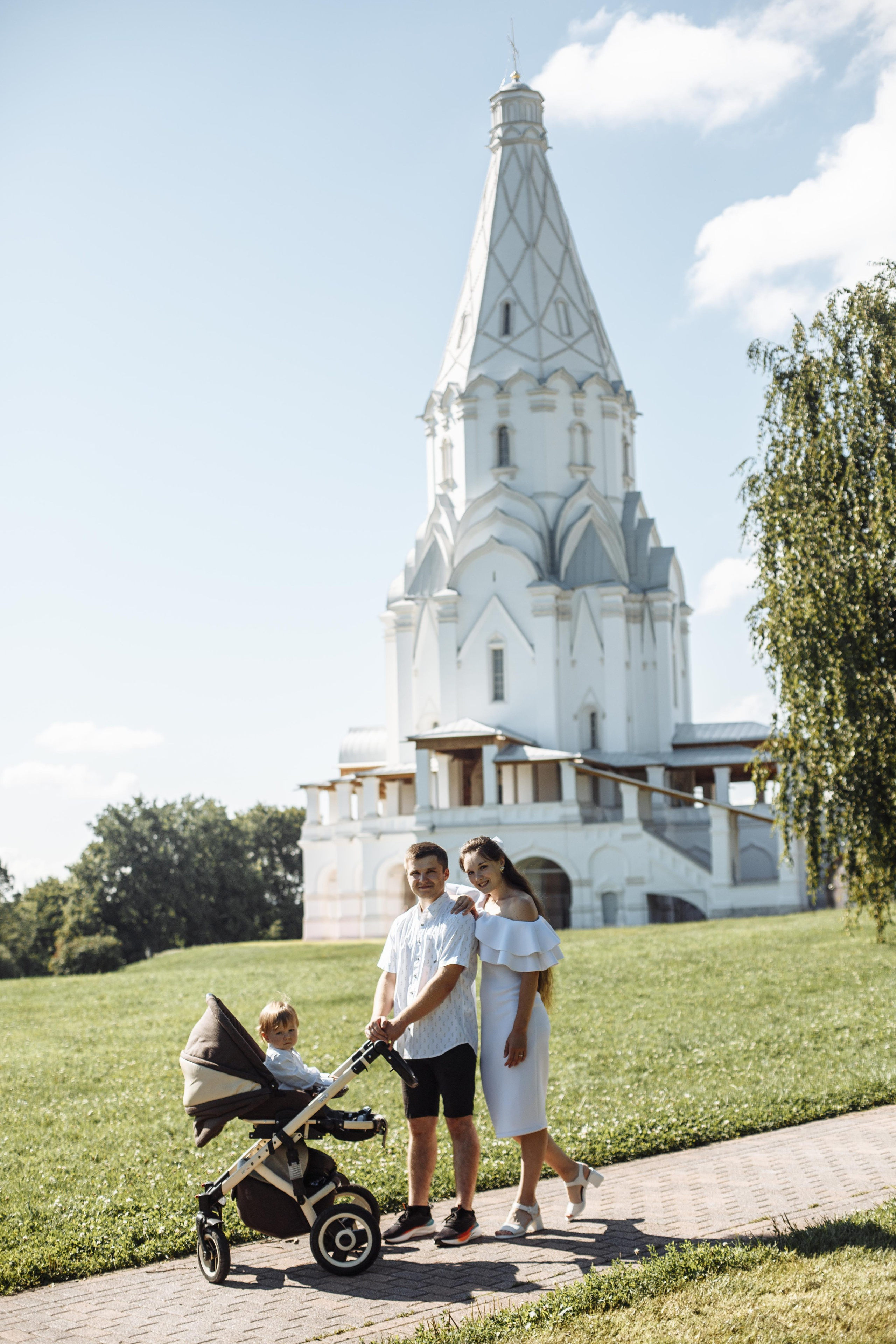 Забронировать съёмку в парке Коломенское с фотографом Павлом Коротковым в любом другом парке так же можно