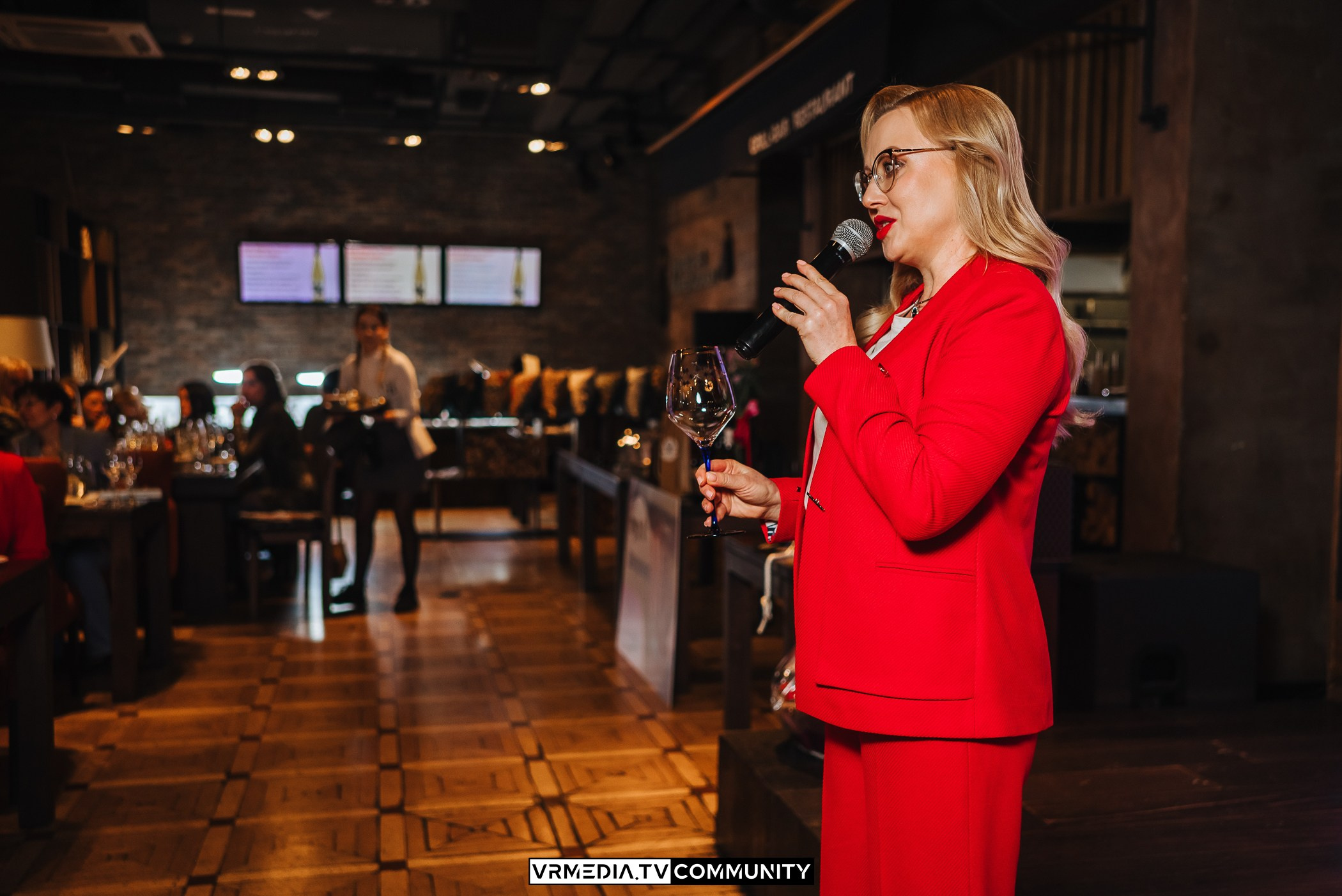 Модный вторник. Винный вечер «Жизнь замечательных людей»