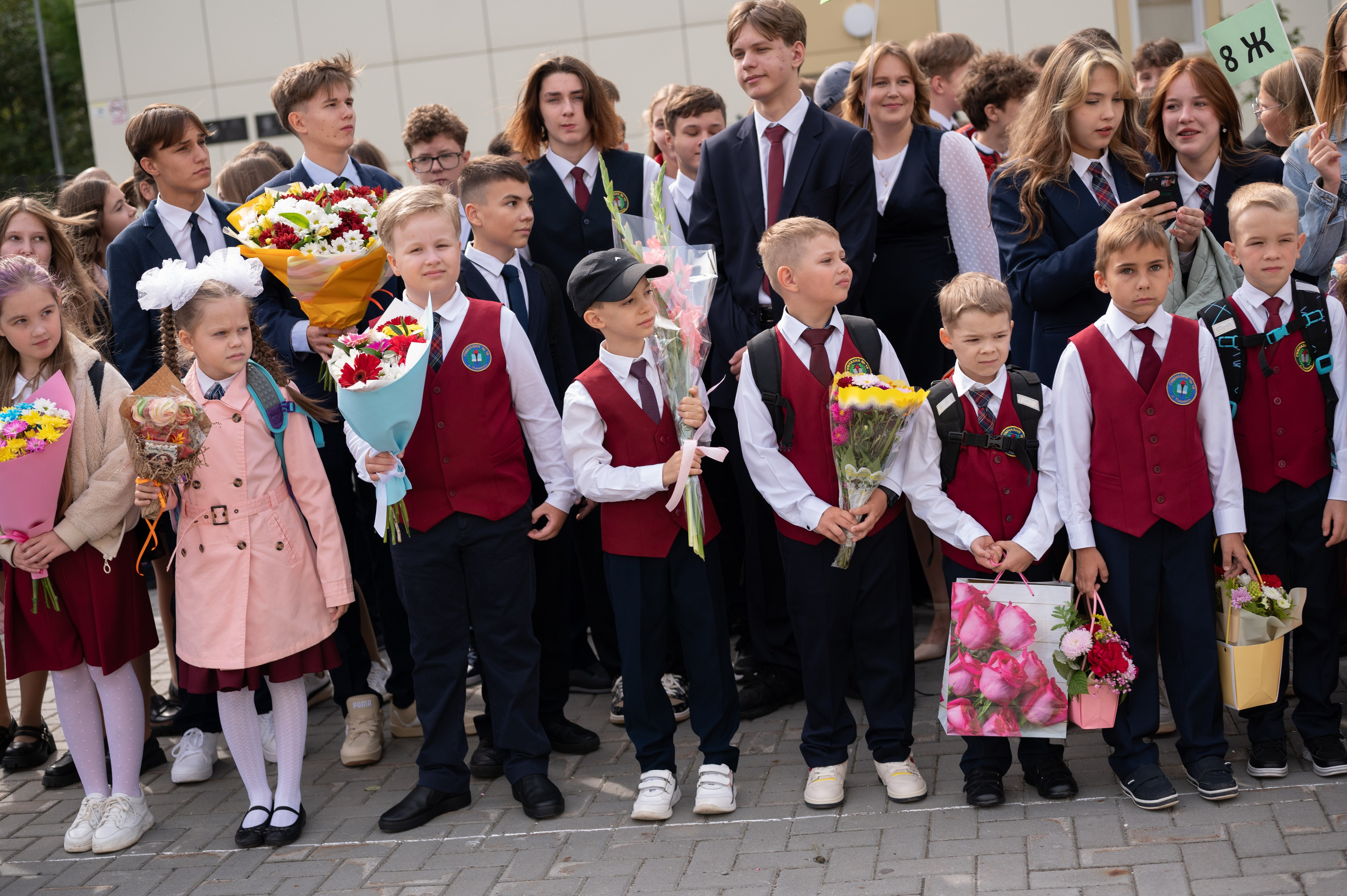 1 сентября 16 гимназия 2 класс (линейка + в классе+ на улице). Фотограф новорожденных, семейный детский в Тюмени Татьяна Морозова