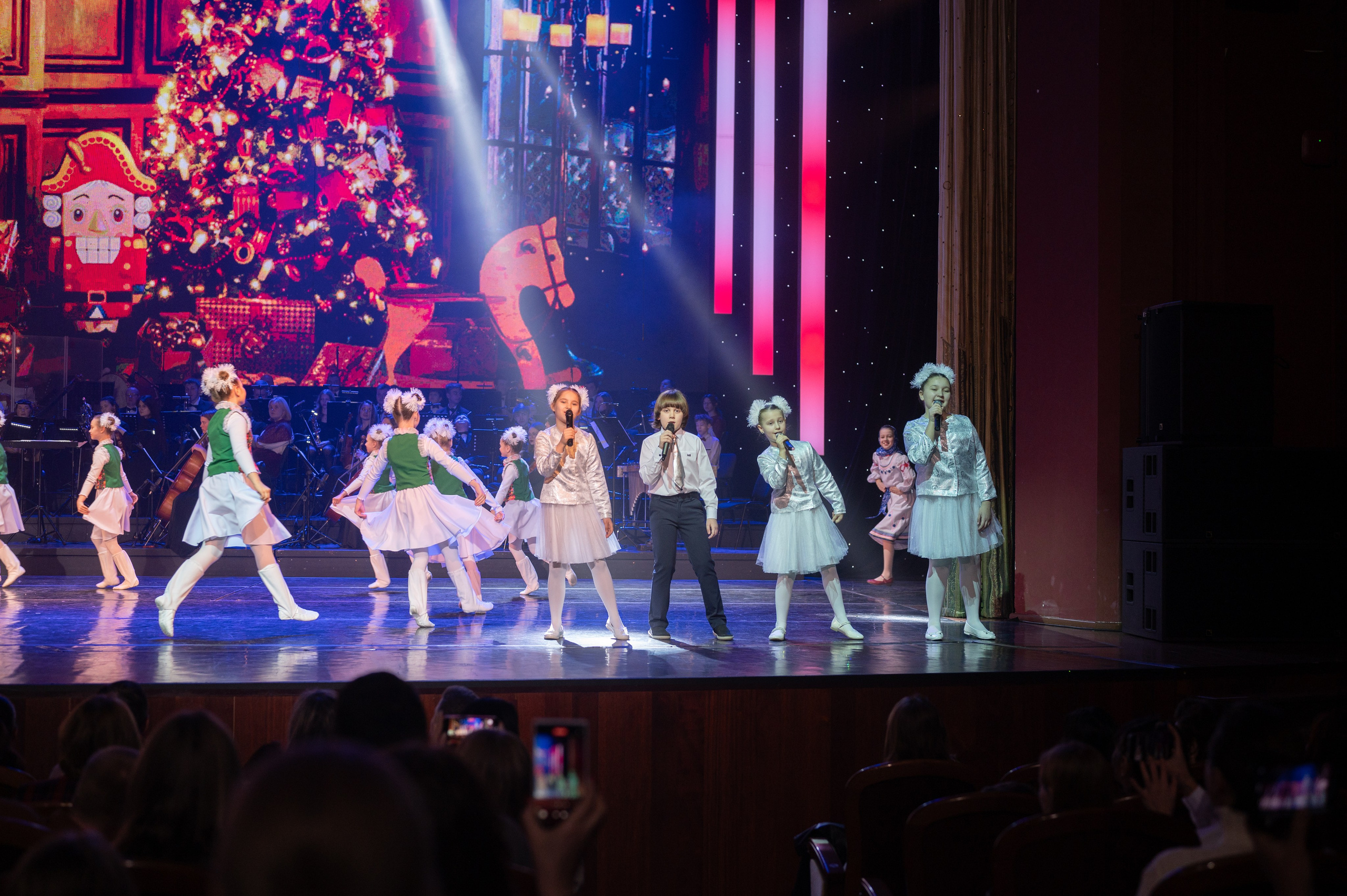 Отчетный концерт ДШИ «Гармония» «Зимняя гармония». Фотограф новорожденных, семейный детский в Тюмени Татьяна Морозова