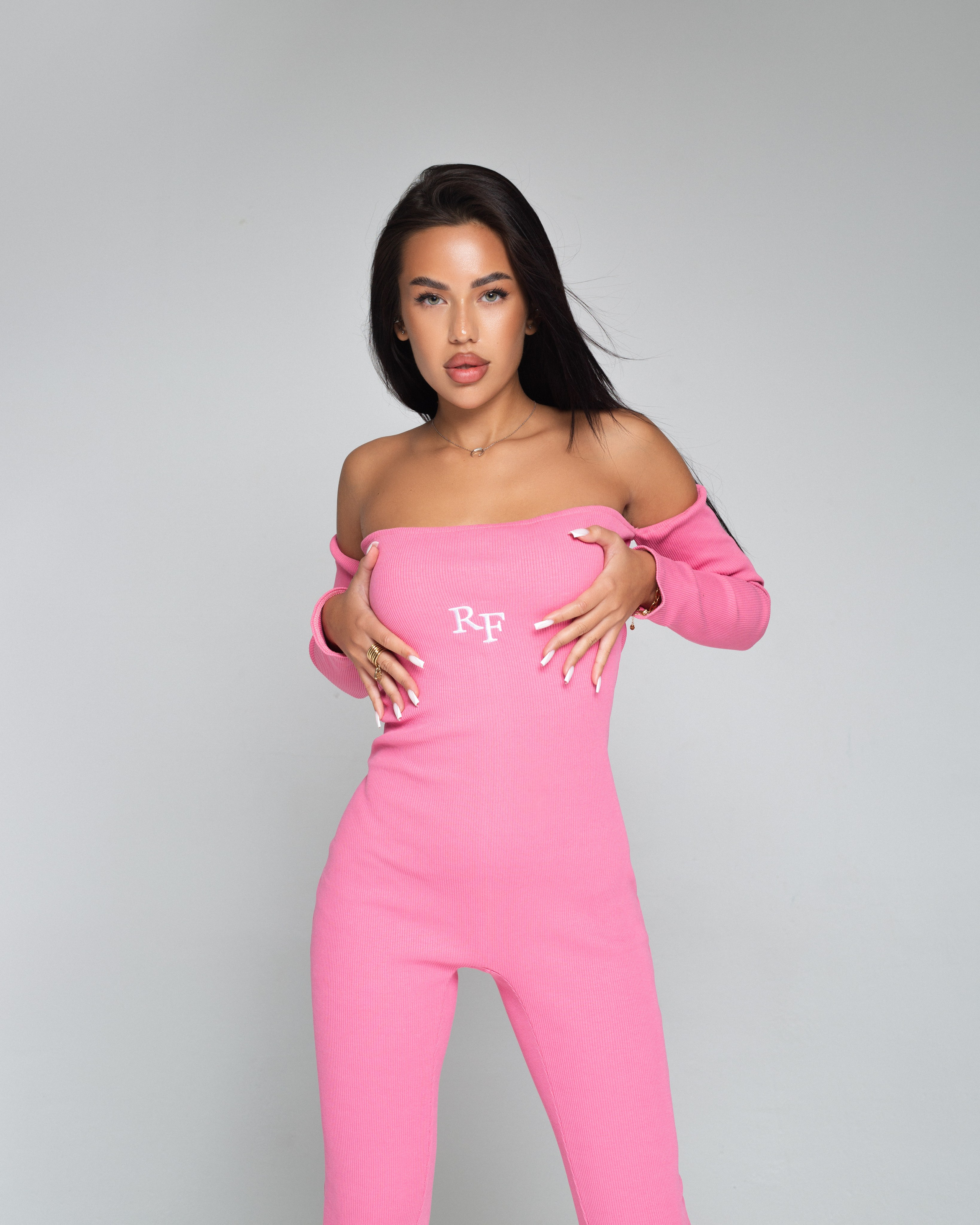 КАТАЛОГ | серый фон. RUNA production — стильные съемки для брендов