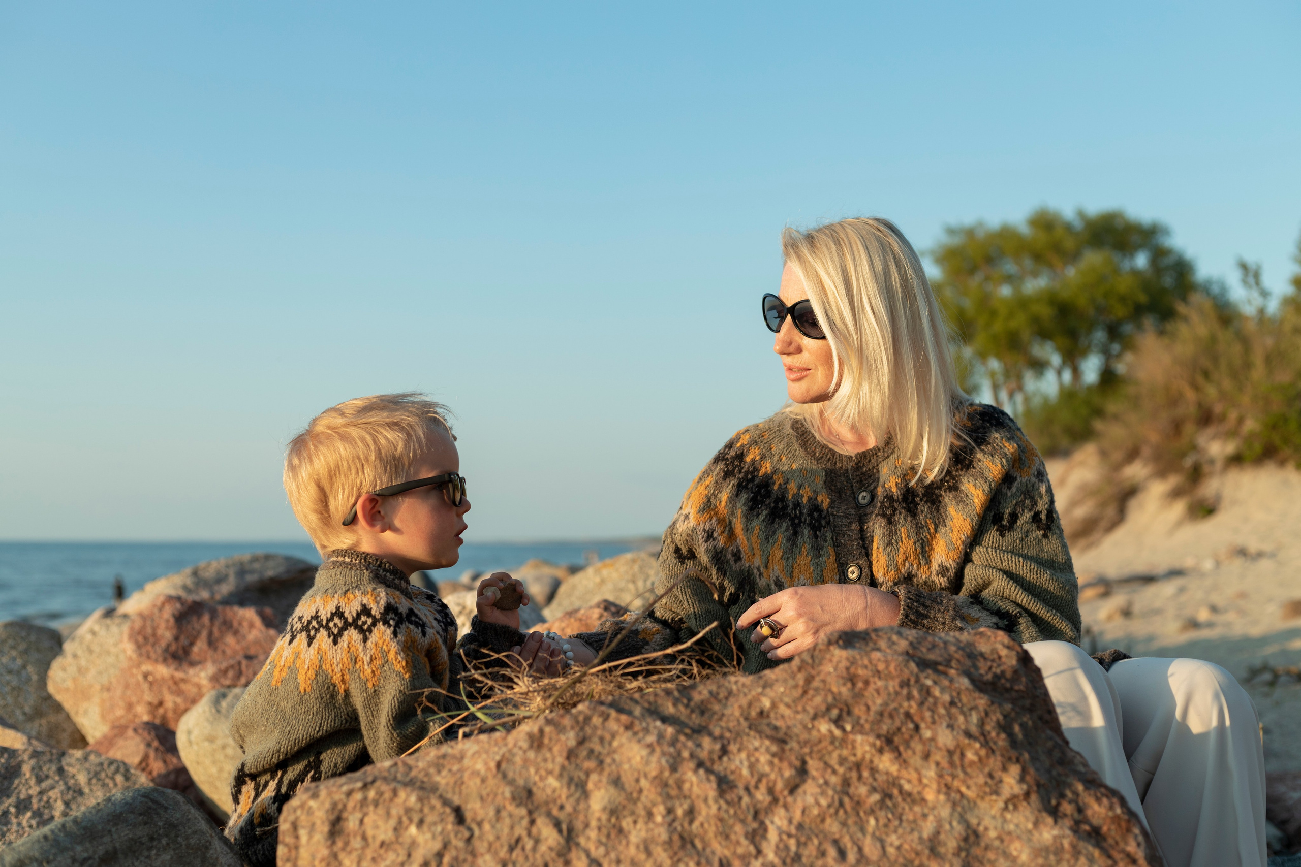 Семья на море в золотой час. Фотограф Анастасия Горлач в Калининграде