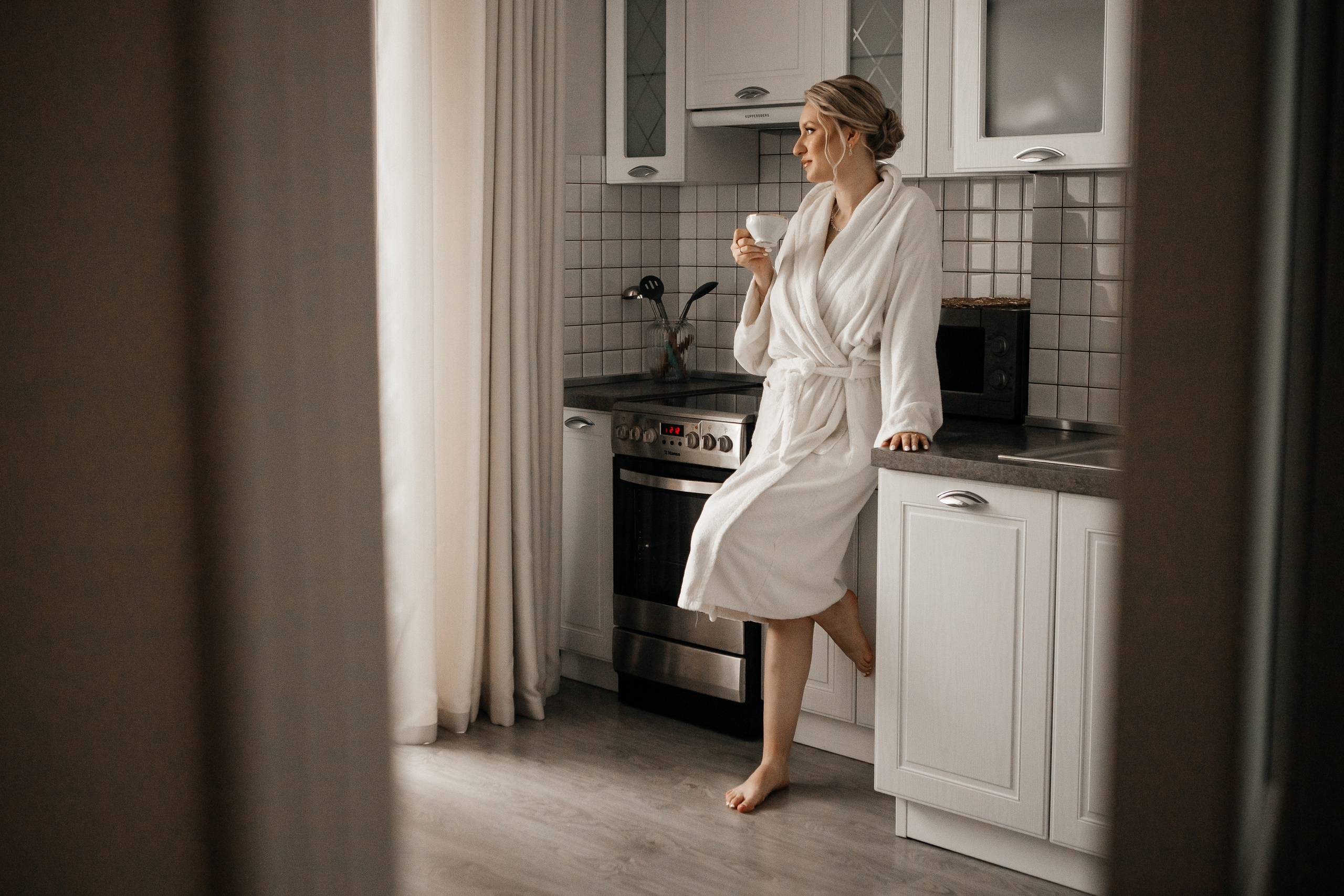 Евгения и Николай утренние сборы. Свадебный фотограф Виктория Чуйко Магнитогорск. Визуал для бизнеса