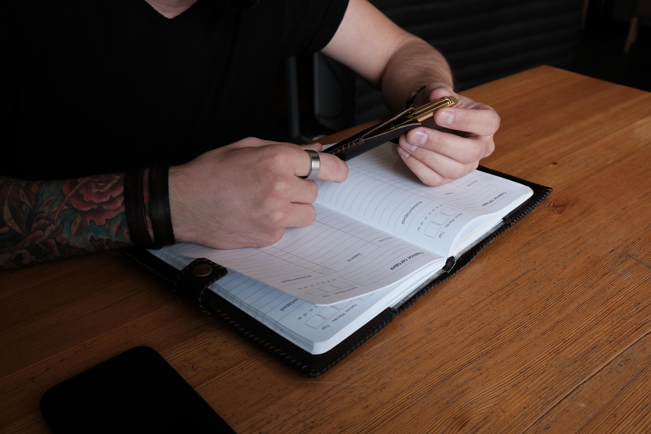 Обложка для ежедневника из коричневой 2 мм юфти.