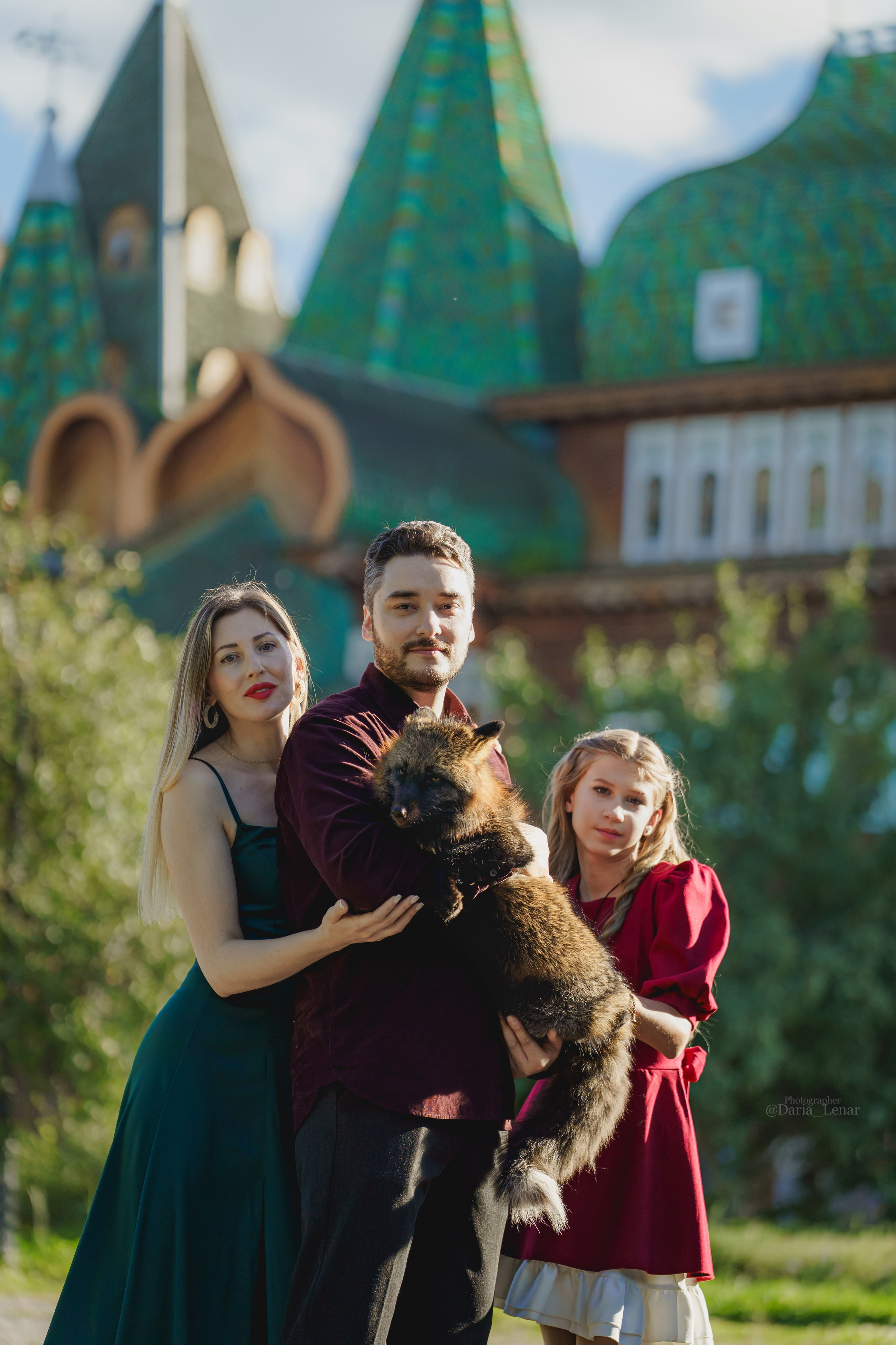 Семья и лисы Данте и Нора. Фотограф в Москве Ленарская Дарья