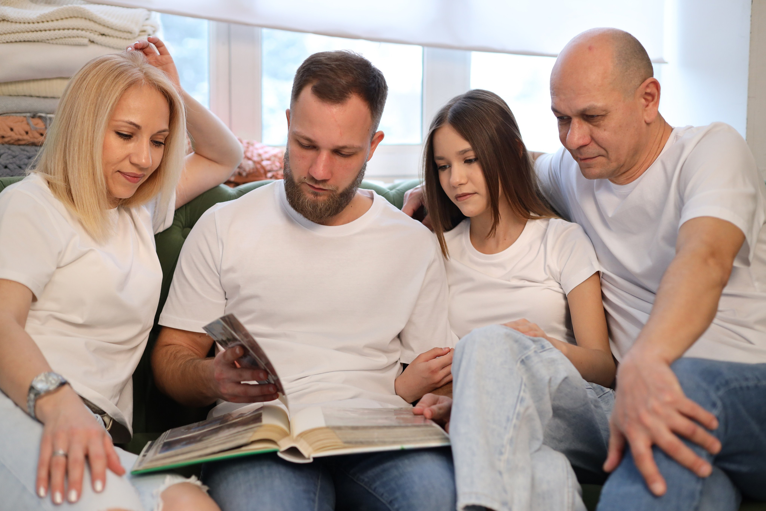 Семейная фотосессия в студии. Семейный и школьный фотограф в Краснодаре Юлия Избенко. Выпускные альбомы Краснодар