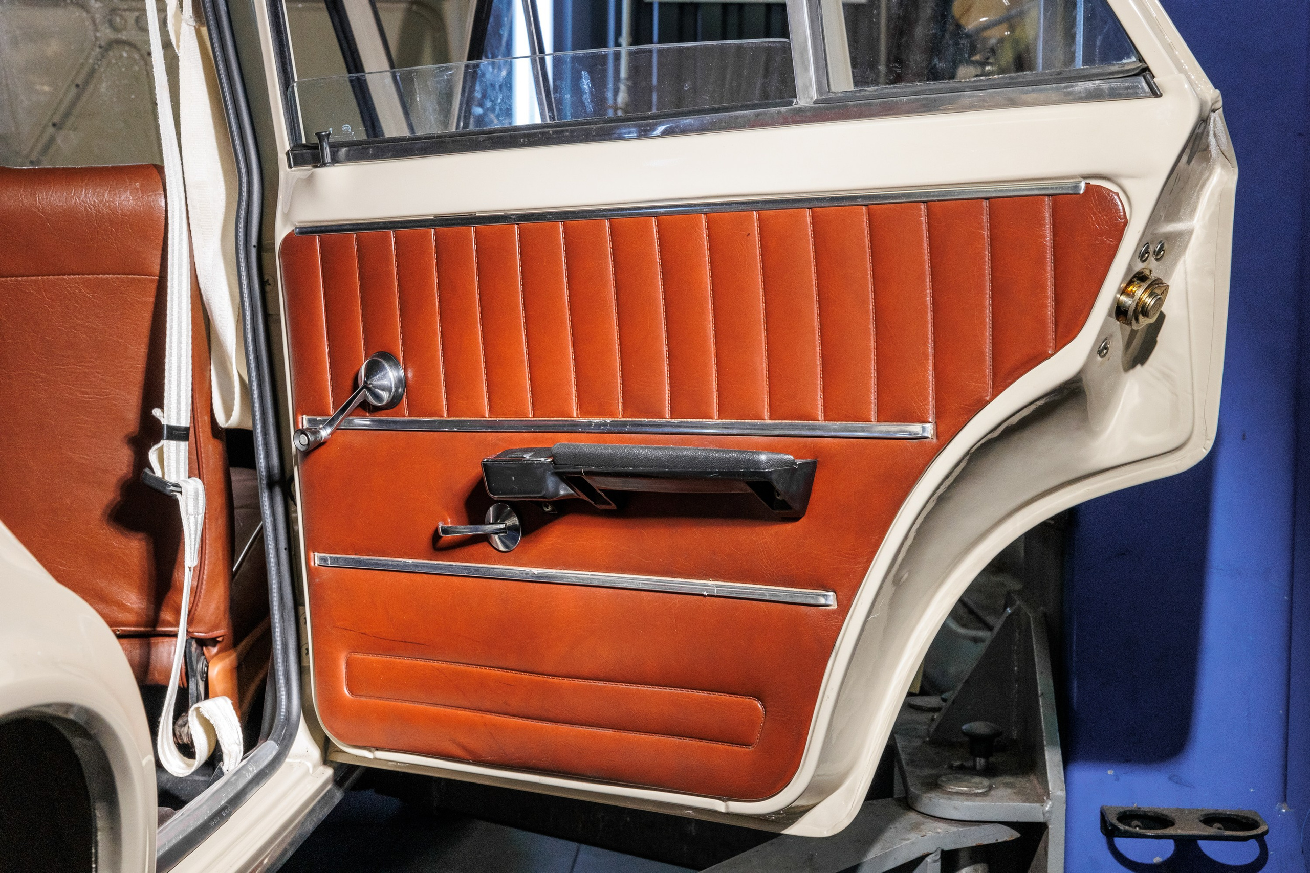 Автомобильная фотосъемка ВАЗ 2101 после реставрации в Бюро "Наследие"