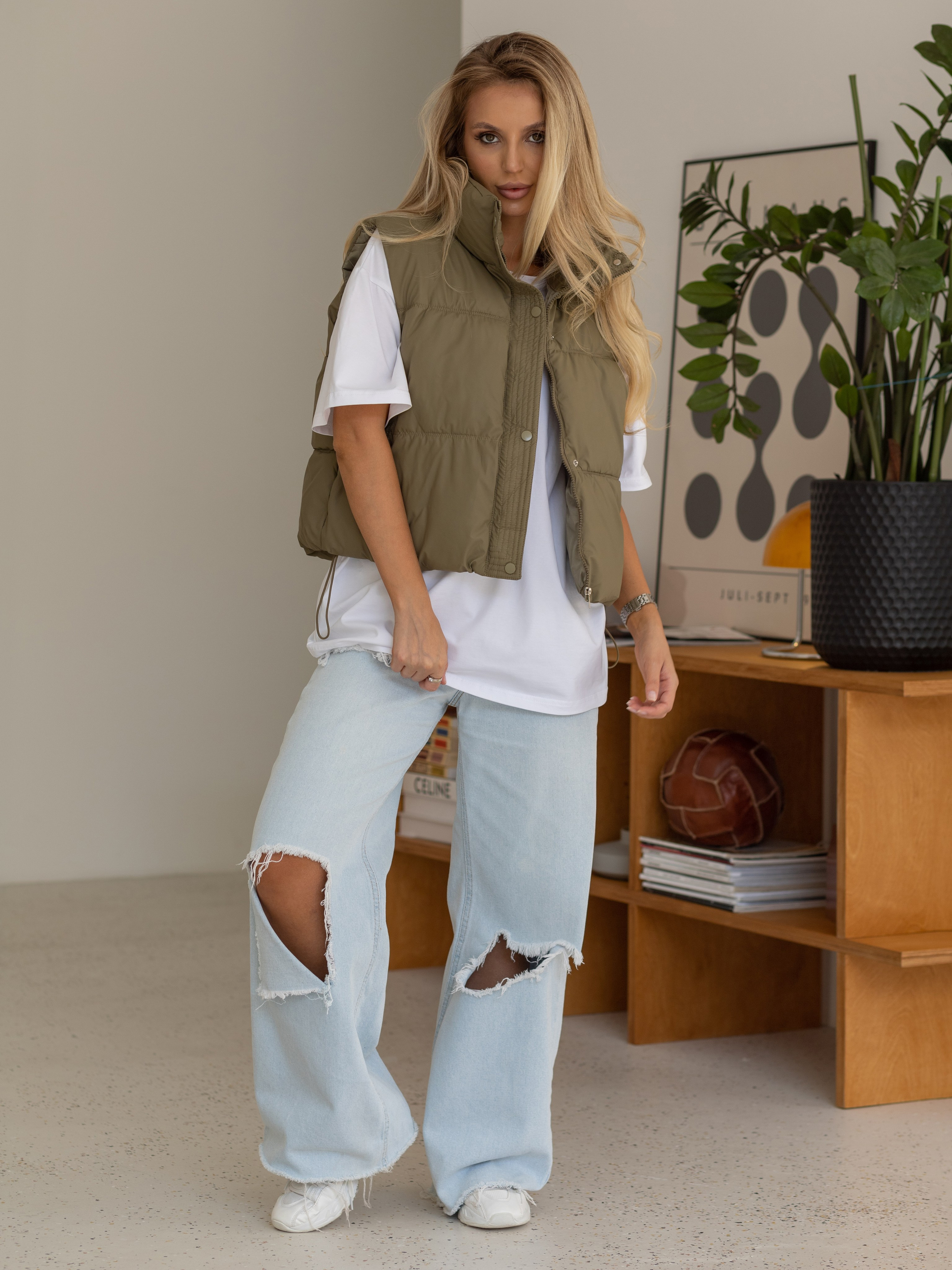 Модельная в интерьере. Съёмки для брендов и маркетплейсов