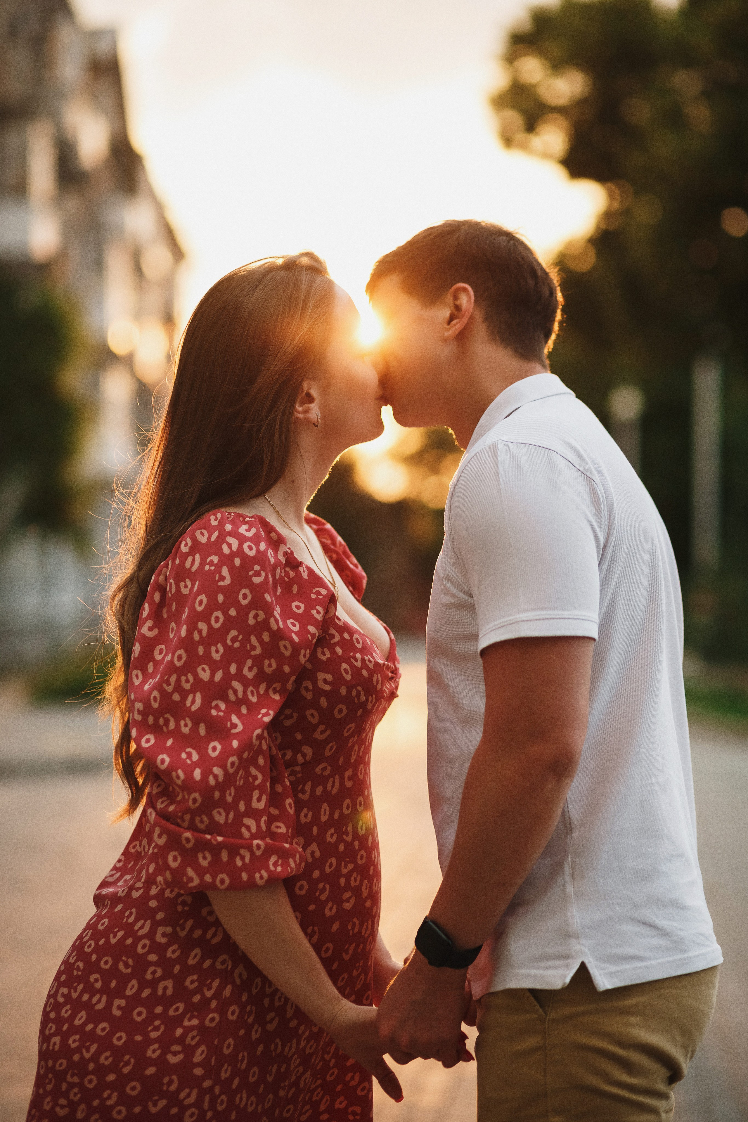 Романтика на улице Петровская в Таганроге: Денис и Аня. Свадебный и семейный фотограф в Таганроге Бакарюк Антон