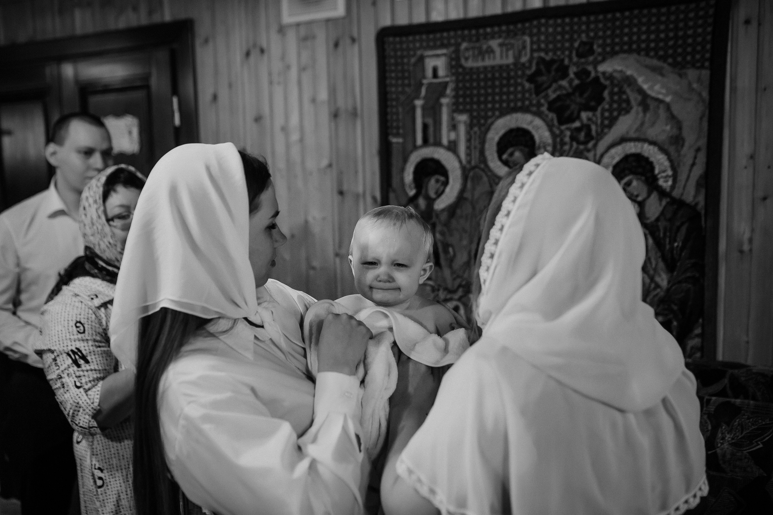 Крещение Виктории. Храм Симеона Верхотурского п.Барсово. Семейный фотограф в Сургуте