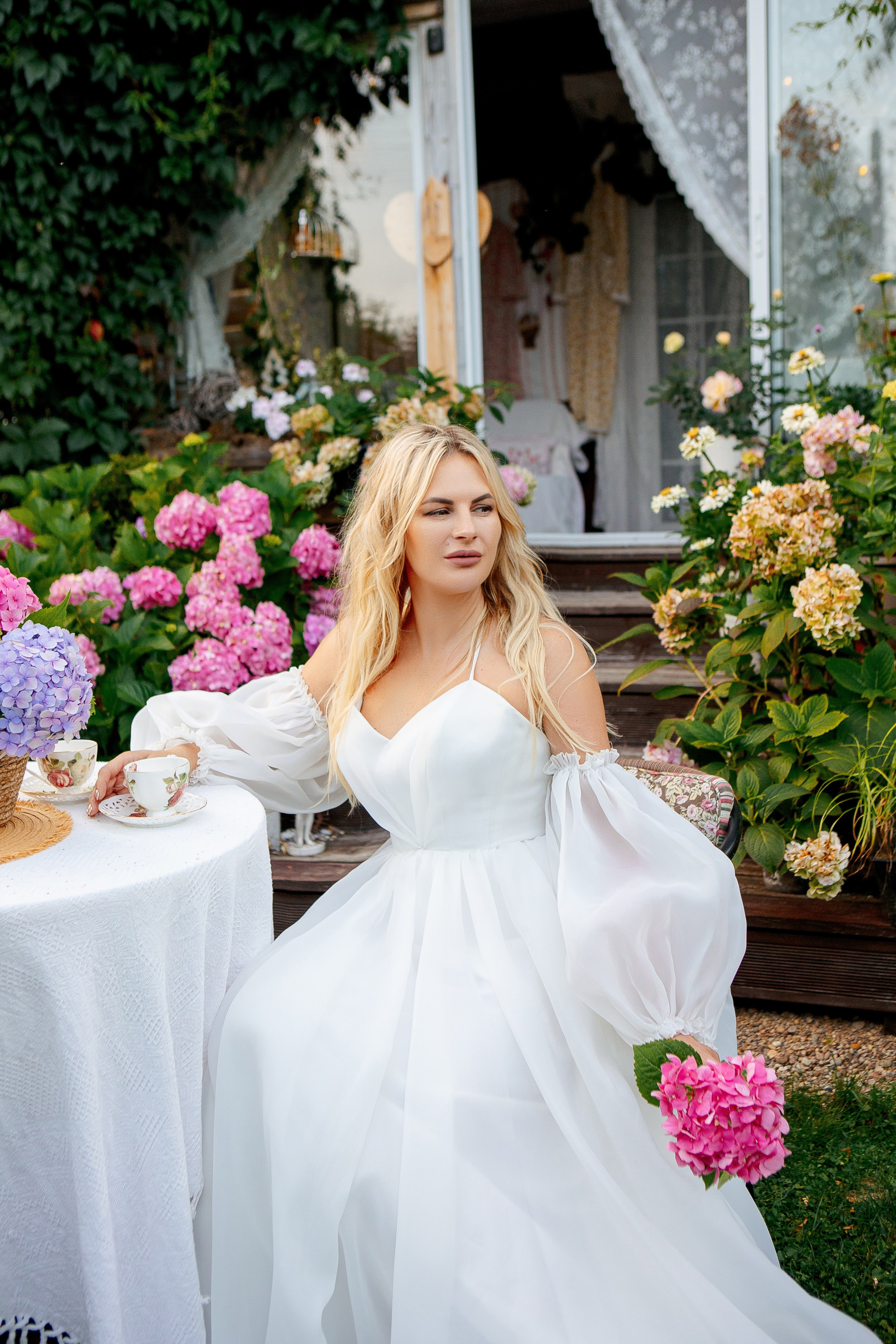 Мама и дочка в райском саду. Семейный детский фотограф. Фотосессия в Минске