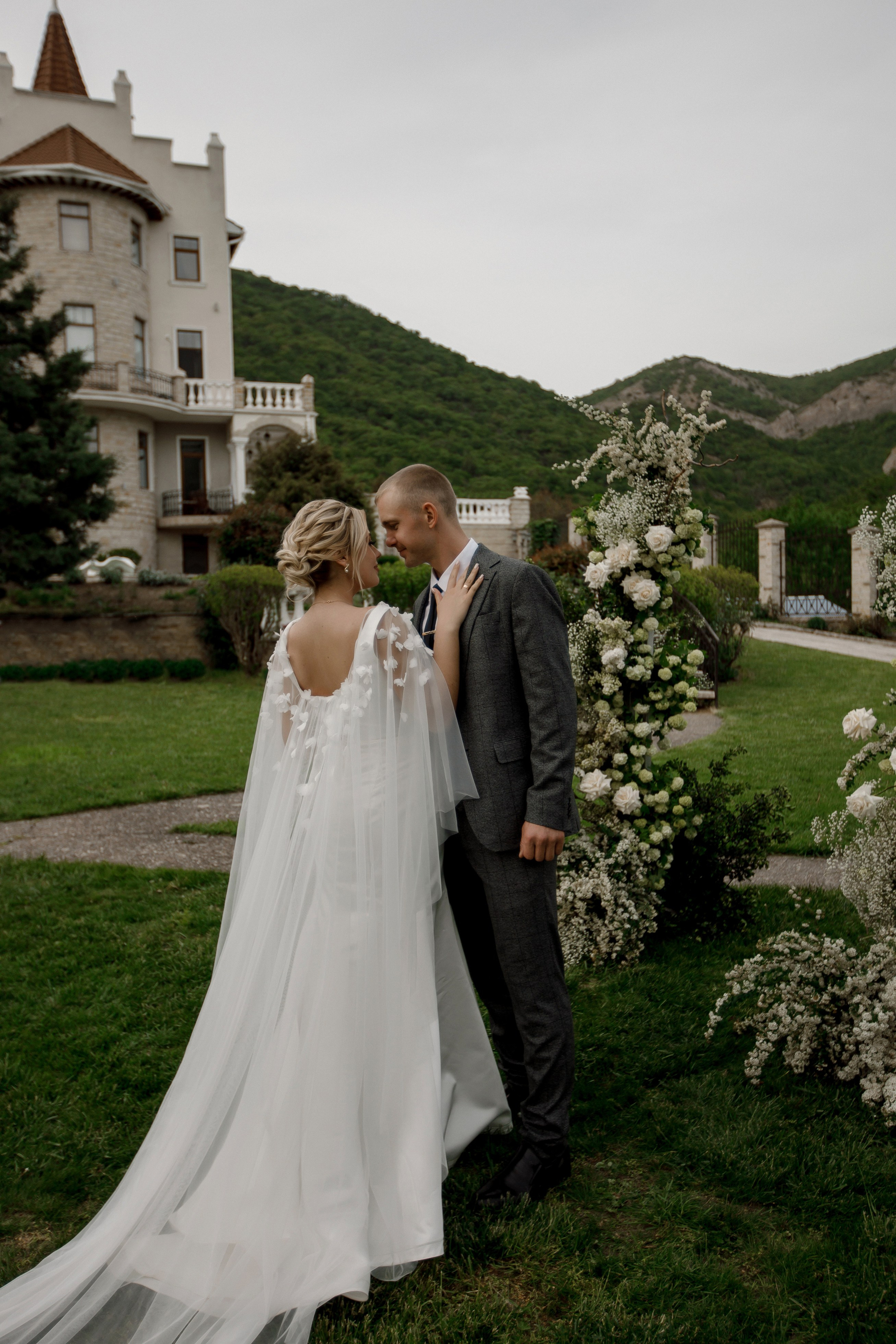 Денис и Алина. Белый замок. Фотограф Анна Лейман. Севастополь
