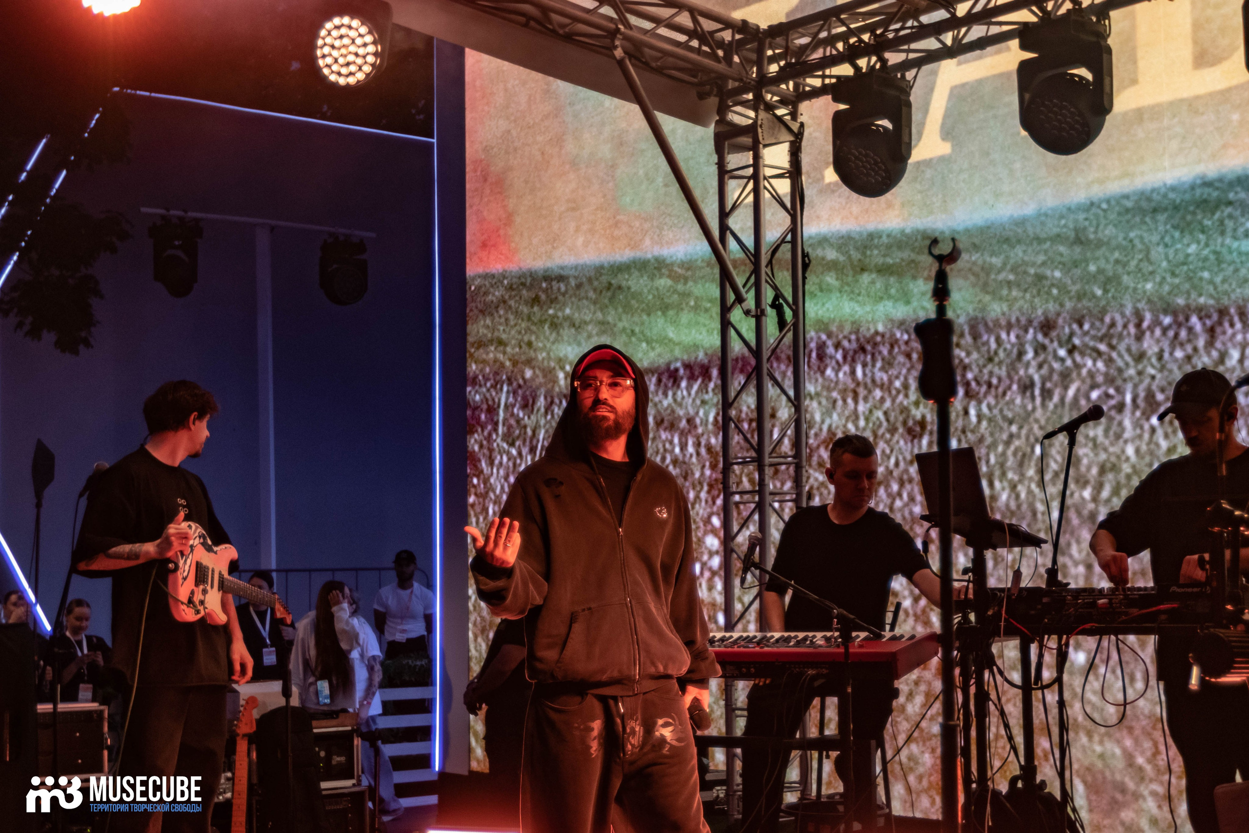 МОТ. Концертный фотограф