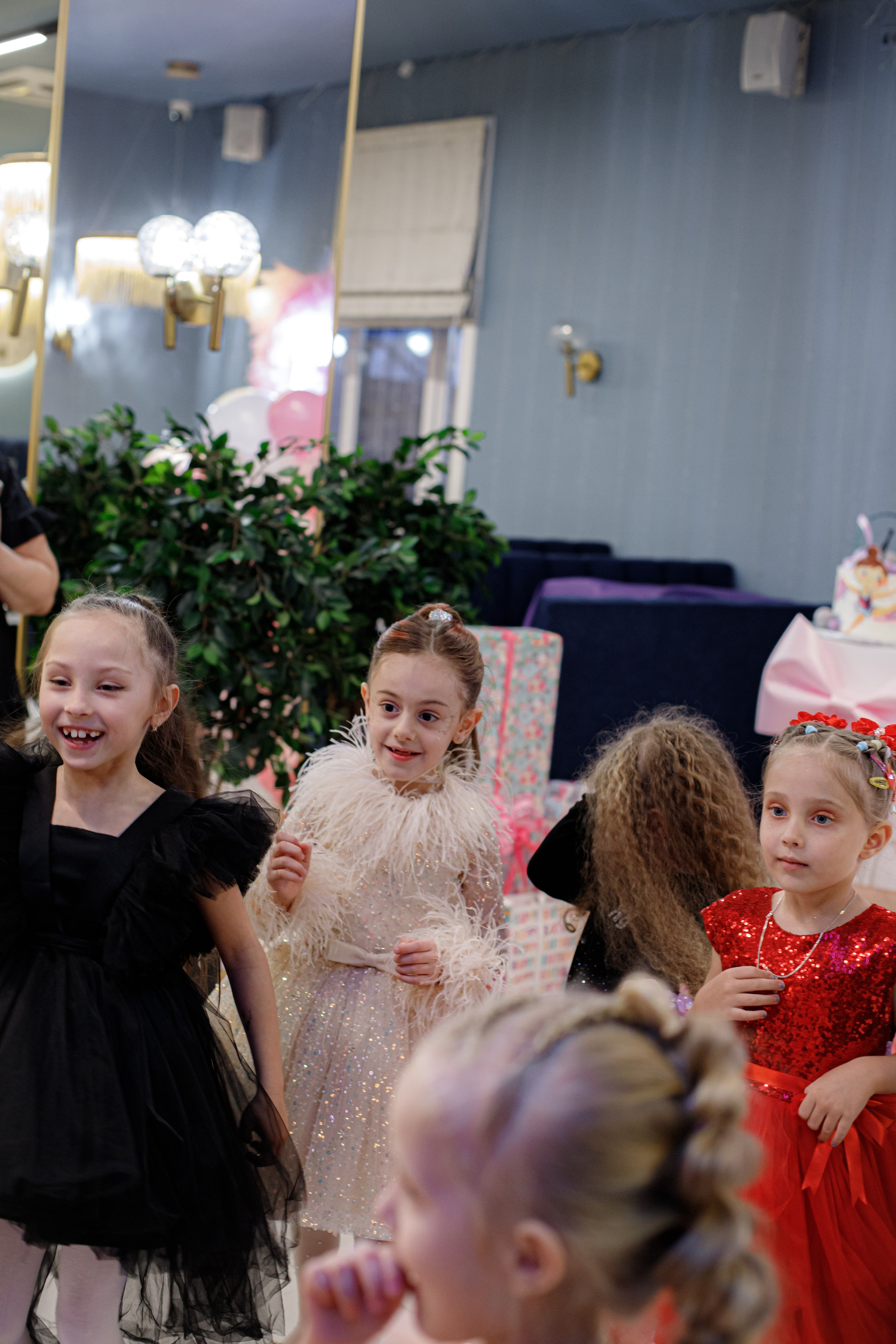 ASIA'S BIRTHDAY PARTY. Photokarish