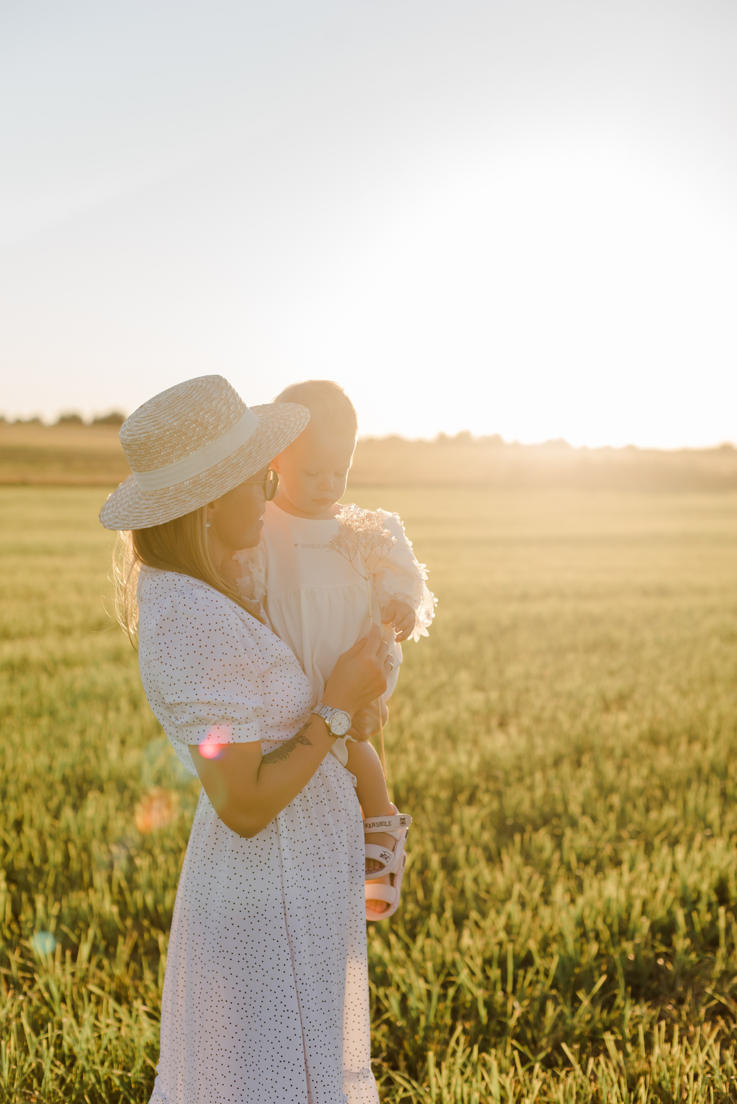 Семья в поле. Свадебный и семейный фотограф Евгения Кононова